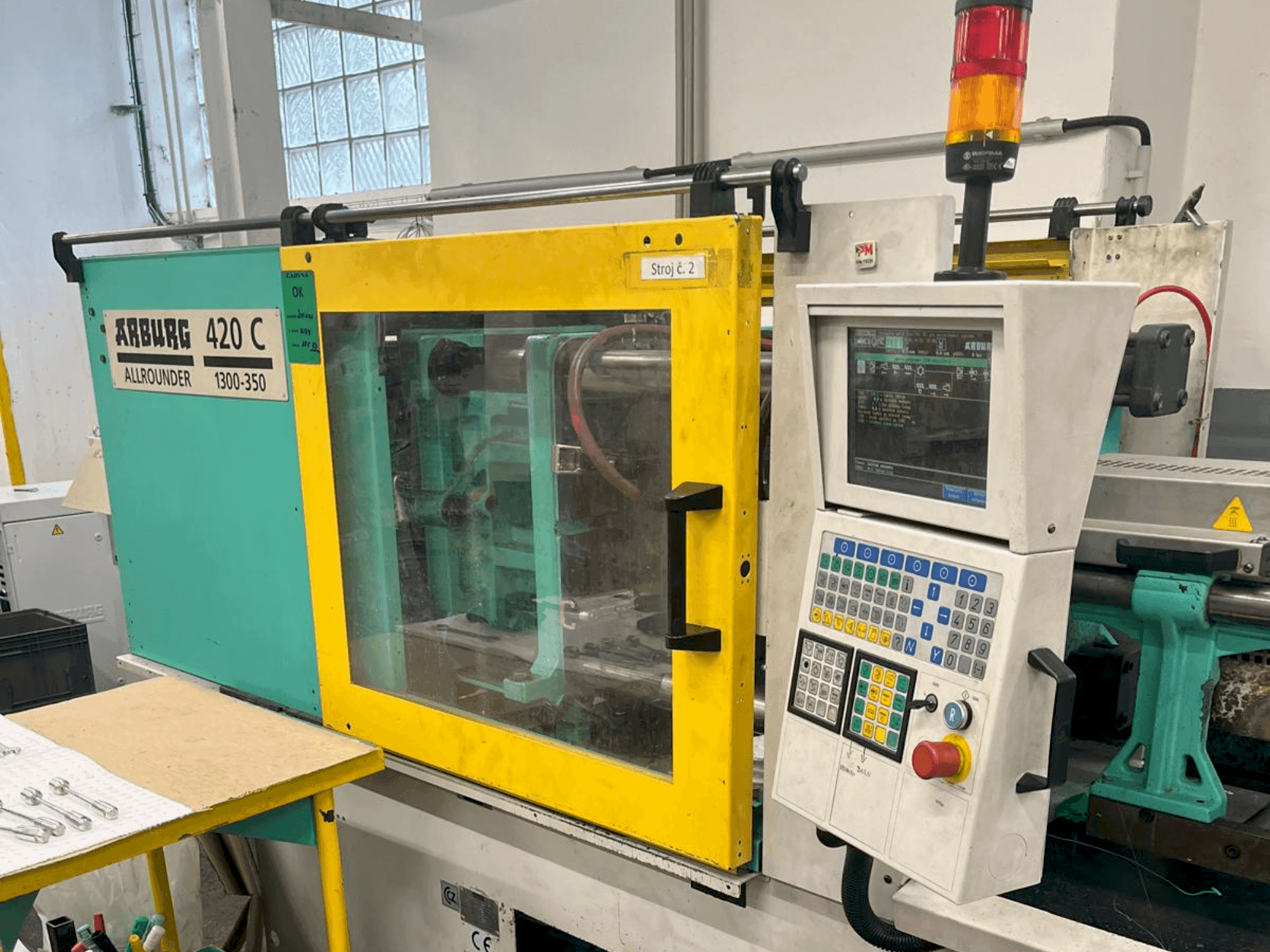 Vue de face de la machine Arburg Allrounder 420 C 1300-350