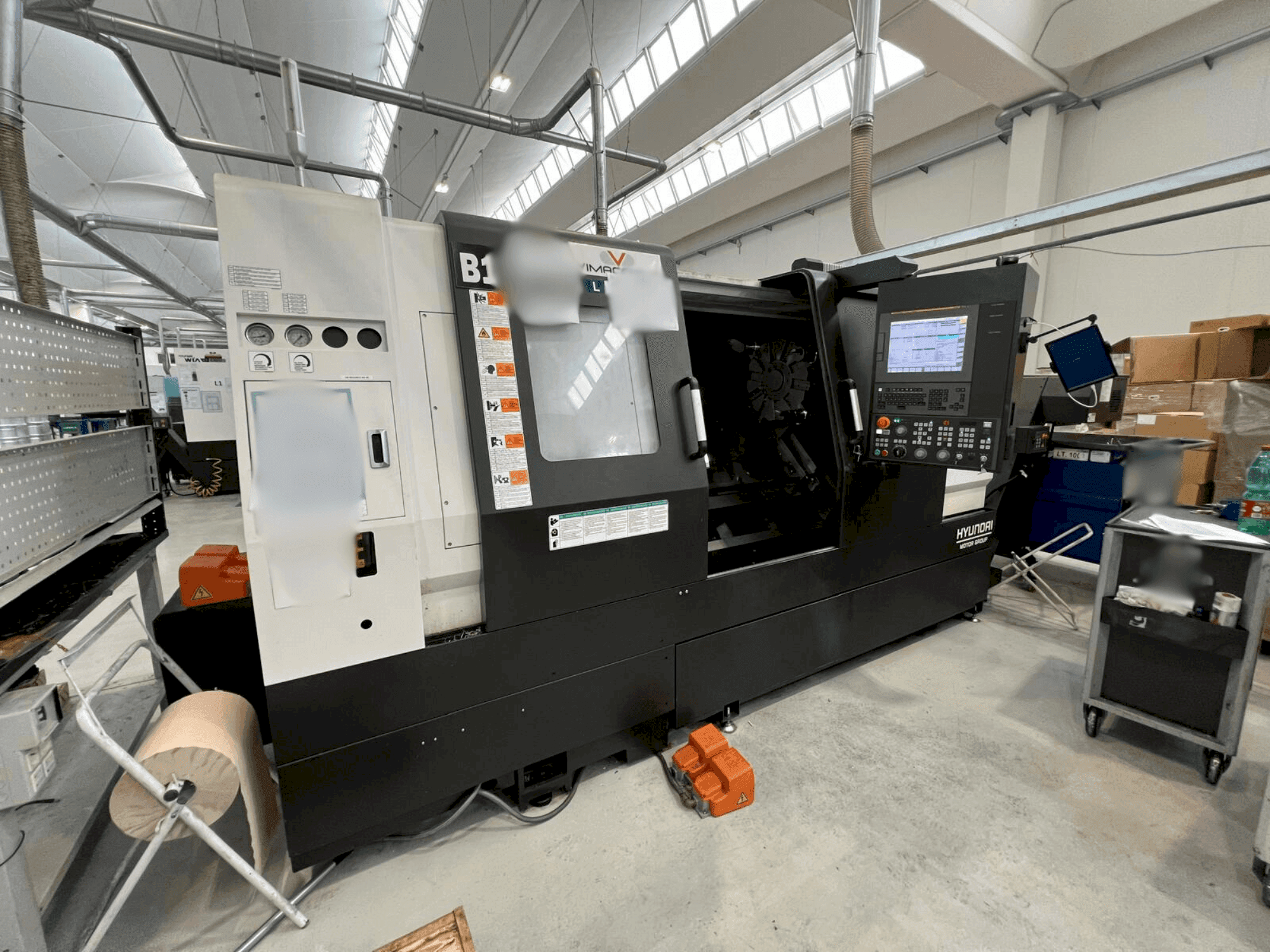 Vue de face de la machine Hyundai Wia L400C