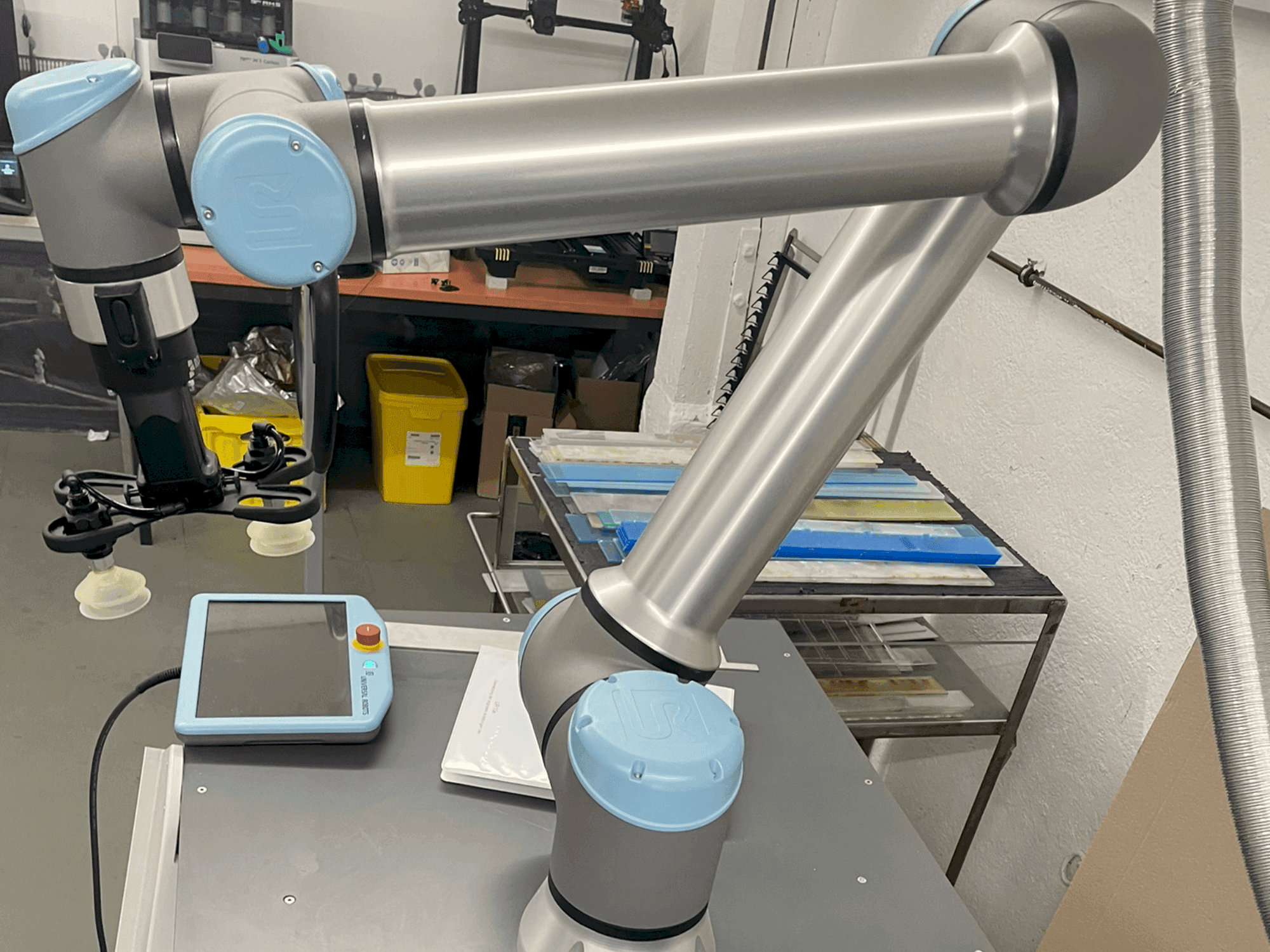 Vue de face de la machine Universal Robots UR10