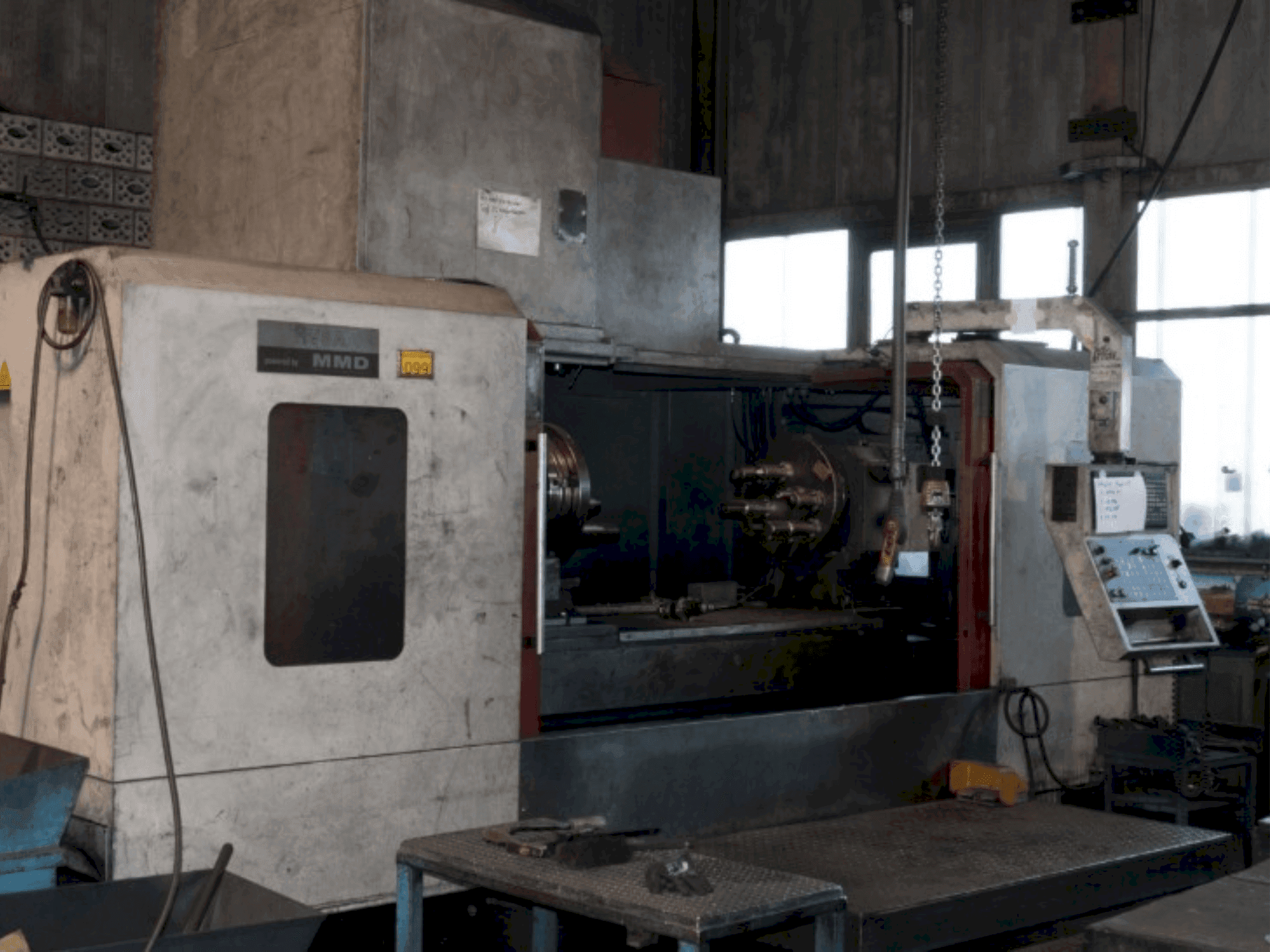 Vue de face de la machine Akira Seiki MMD HV8A