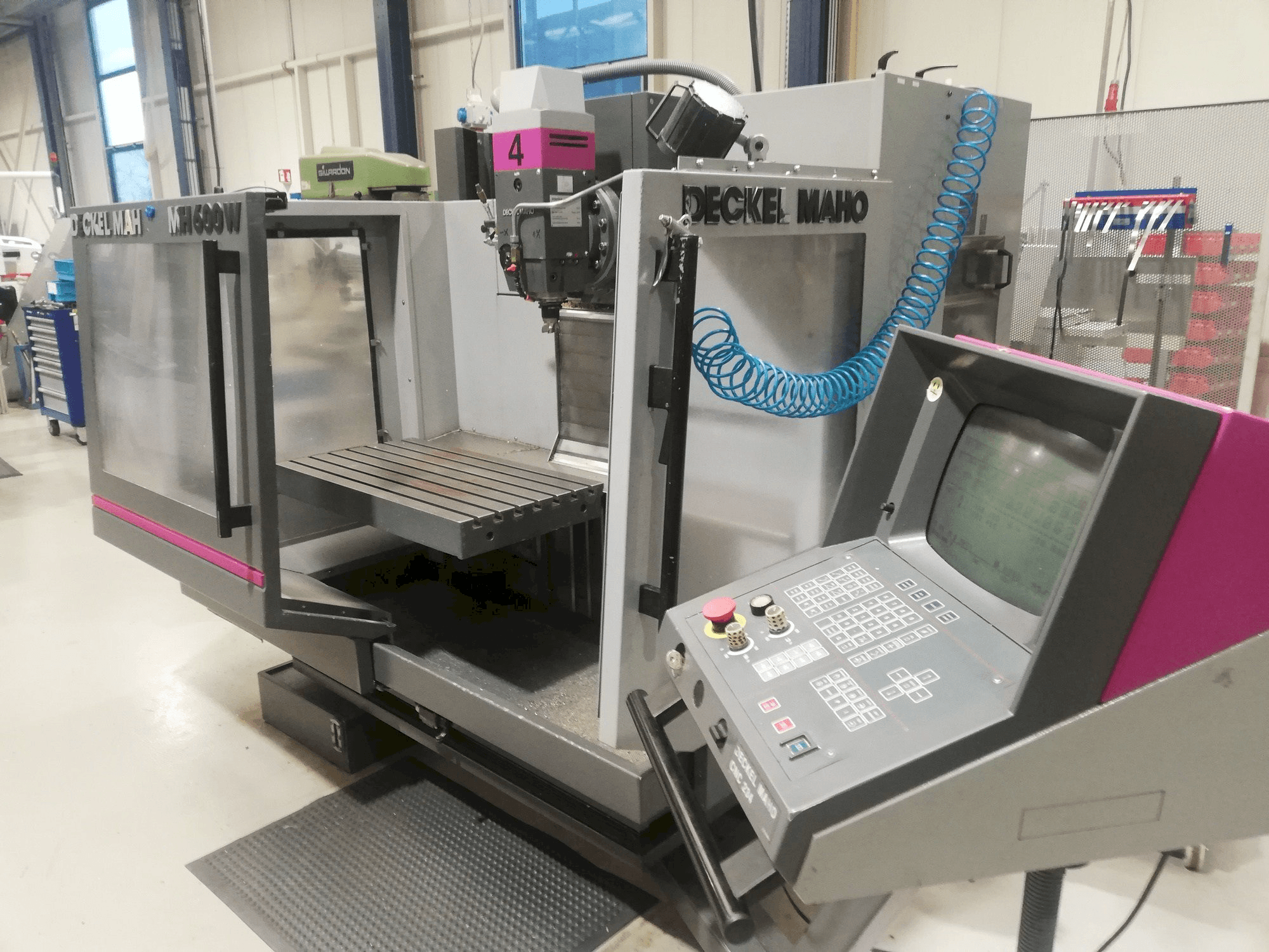 Vue de face de la machine DECKEL MAHO MH 600W