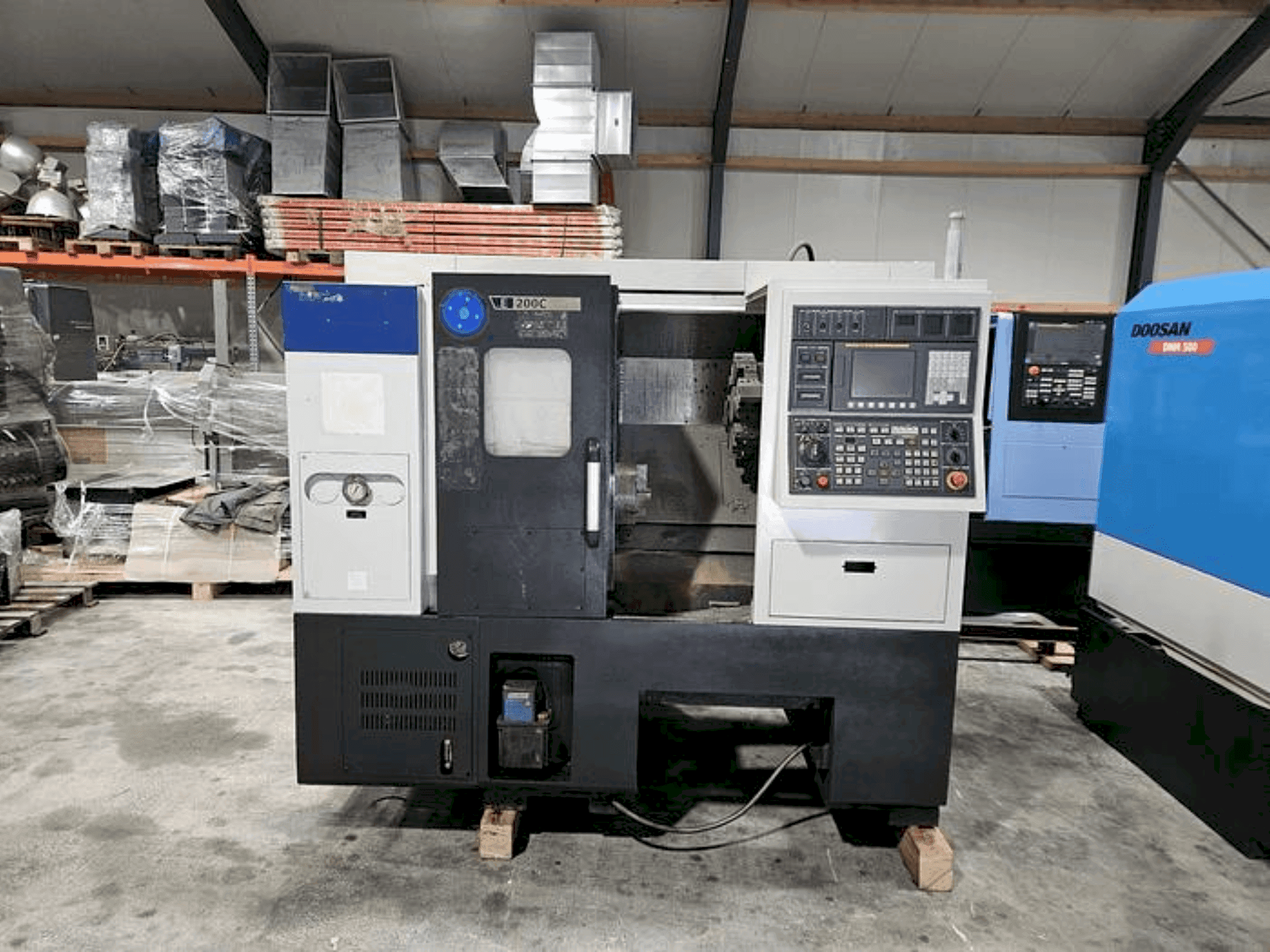 Vue de face de la machine Hyundai Wia E200C
