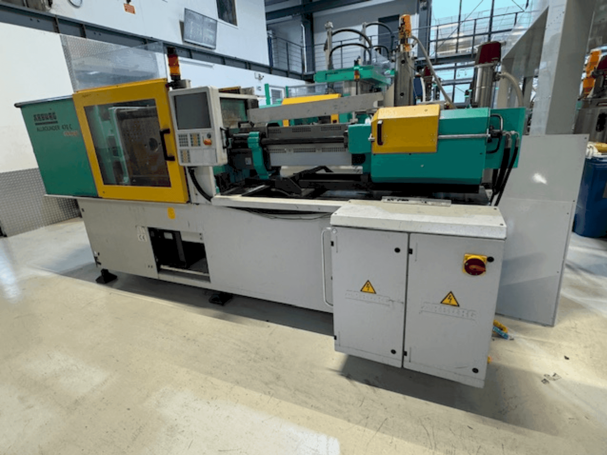 Vue de face de la machine Arburg A470 C 1500-400