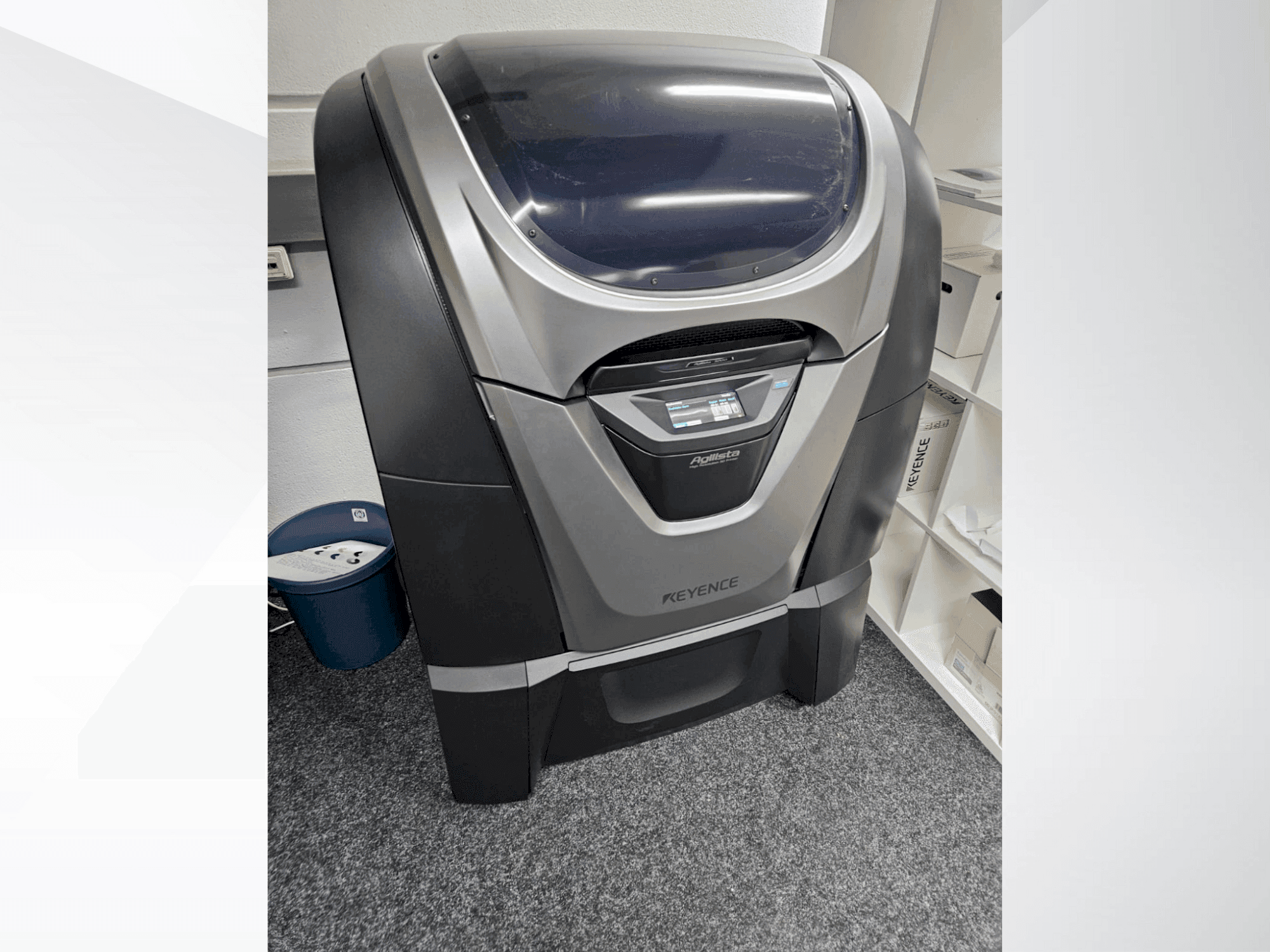 Vue de face de la machine KEYENCE Agilista 3200 W