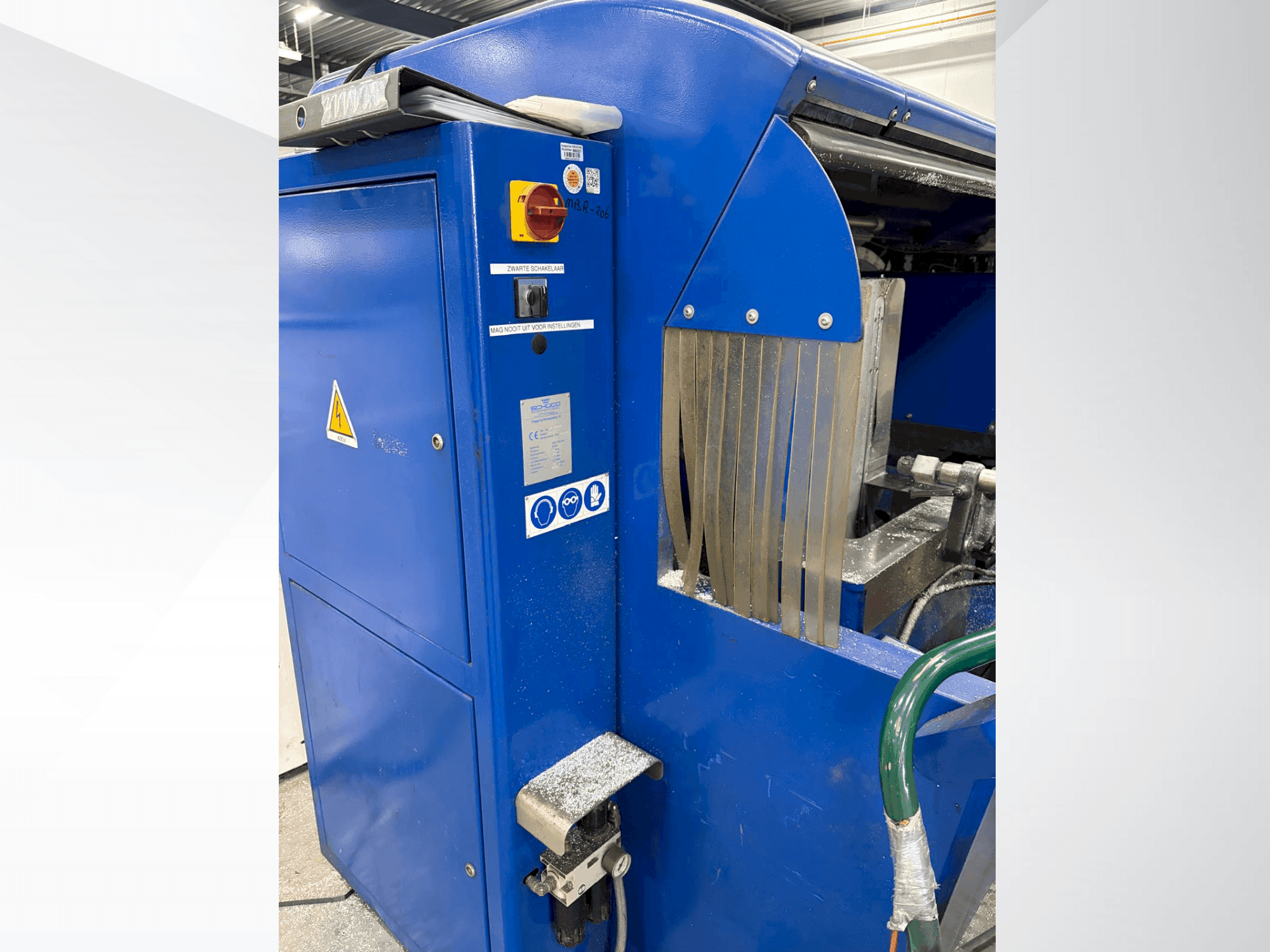 Vue de face de la machine SCHÜCO B 50 S