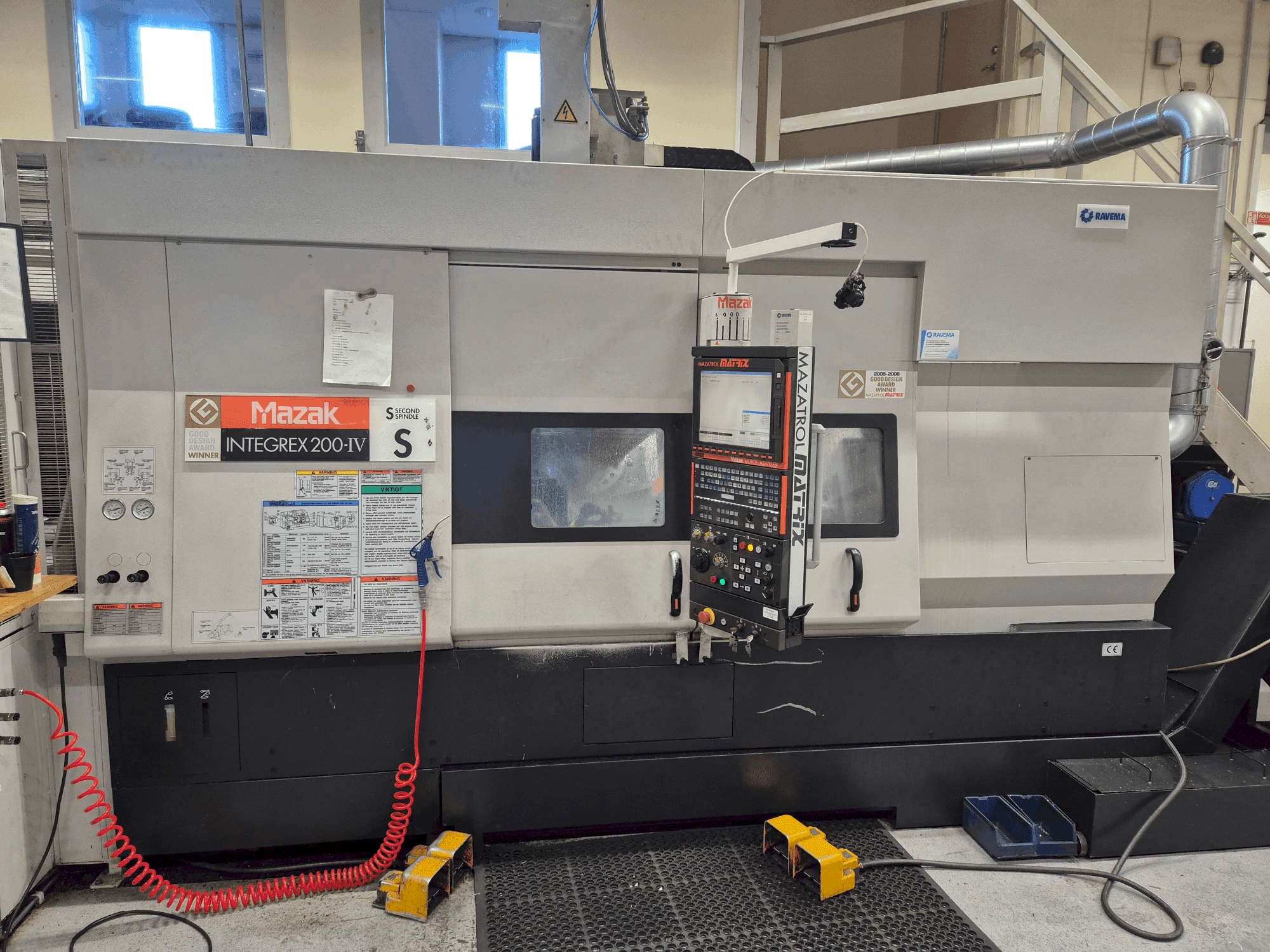 Vue de face de la machine Mazak Integrex 200 IV S with Gantry loader