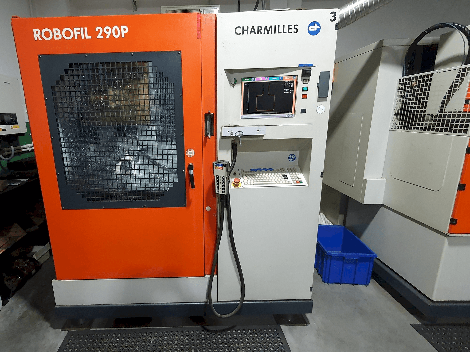 Front view of CHARMILLES Robofil 290P machine