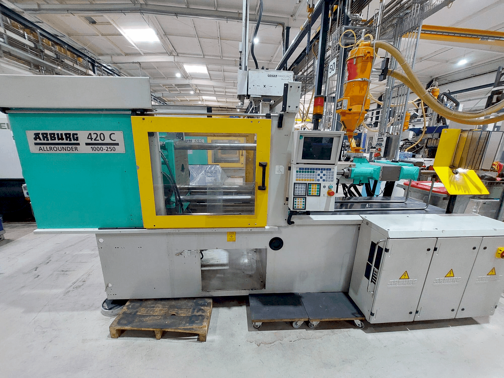 Vue de face de la machine Arburg 420C-1000-250