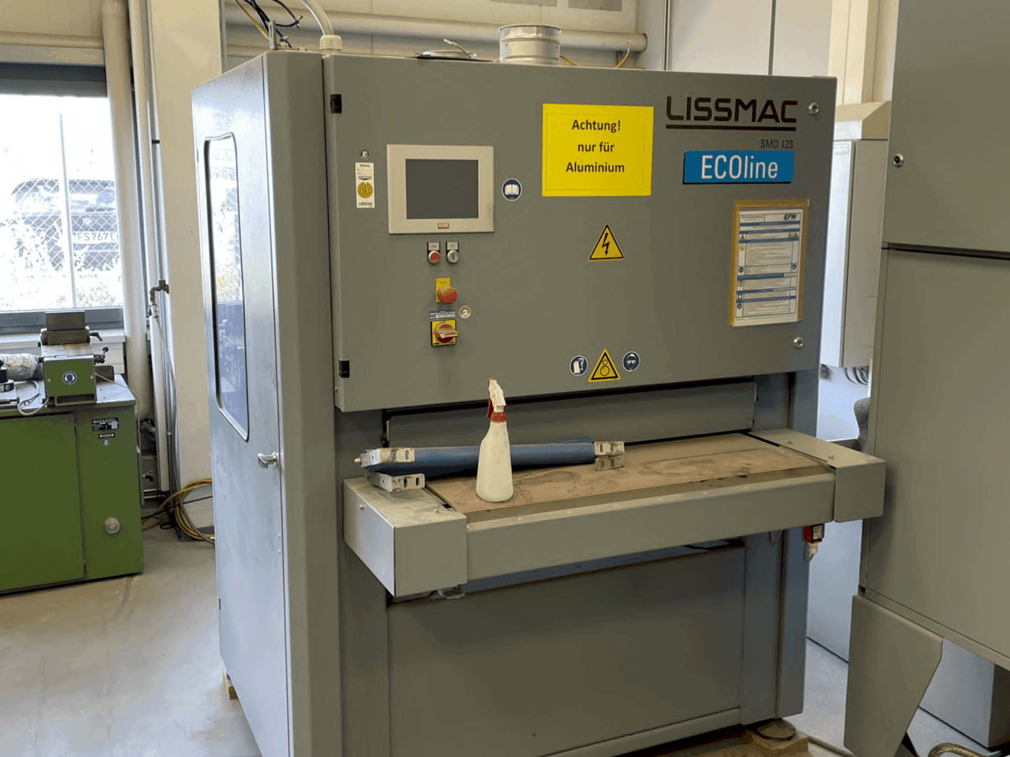 Vue de face de la machine LISSMAC SMD 123 RE