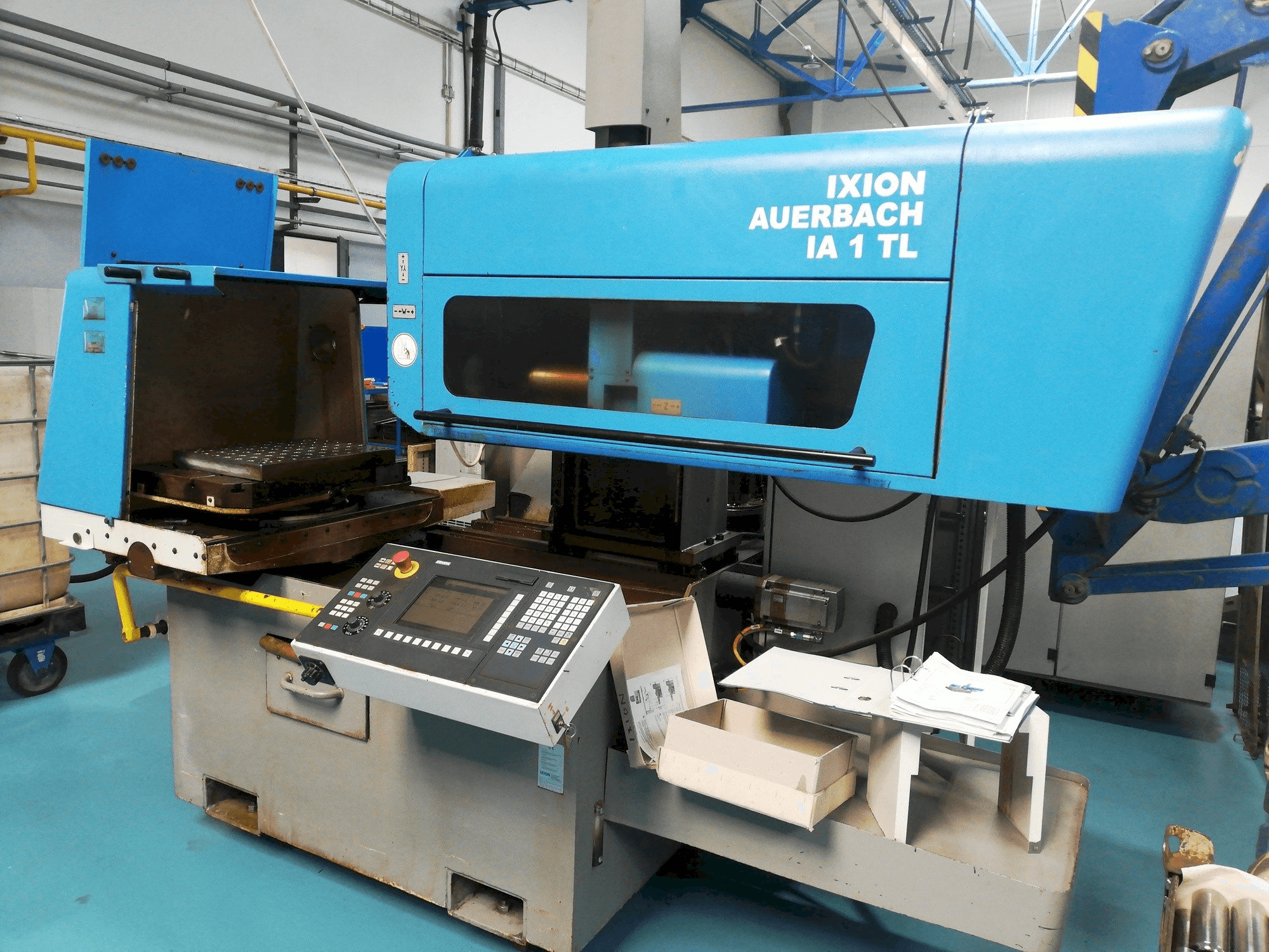 Vue de face de la machine IXION Auerbach IA 1 TL