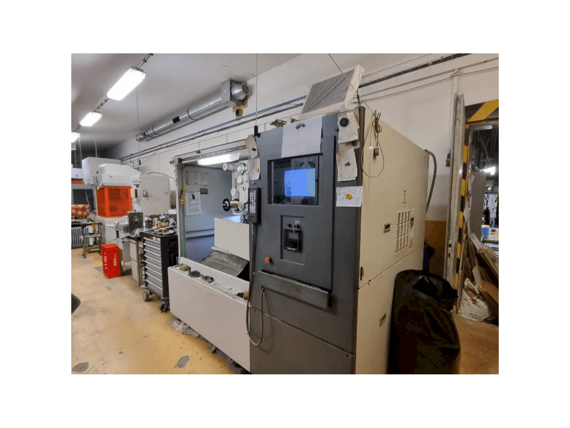 Vue de face de la machine HITACHI SEIKI 254Y