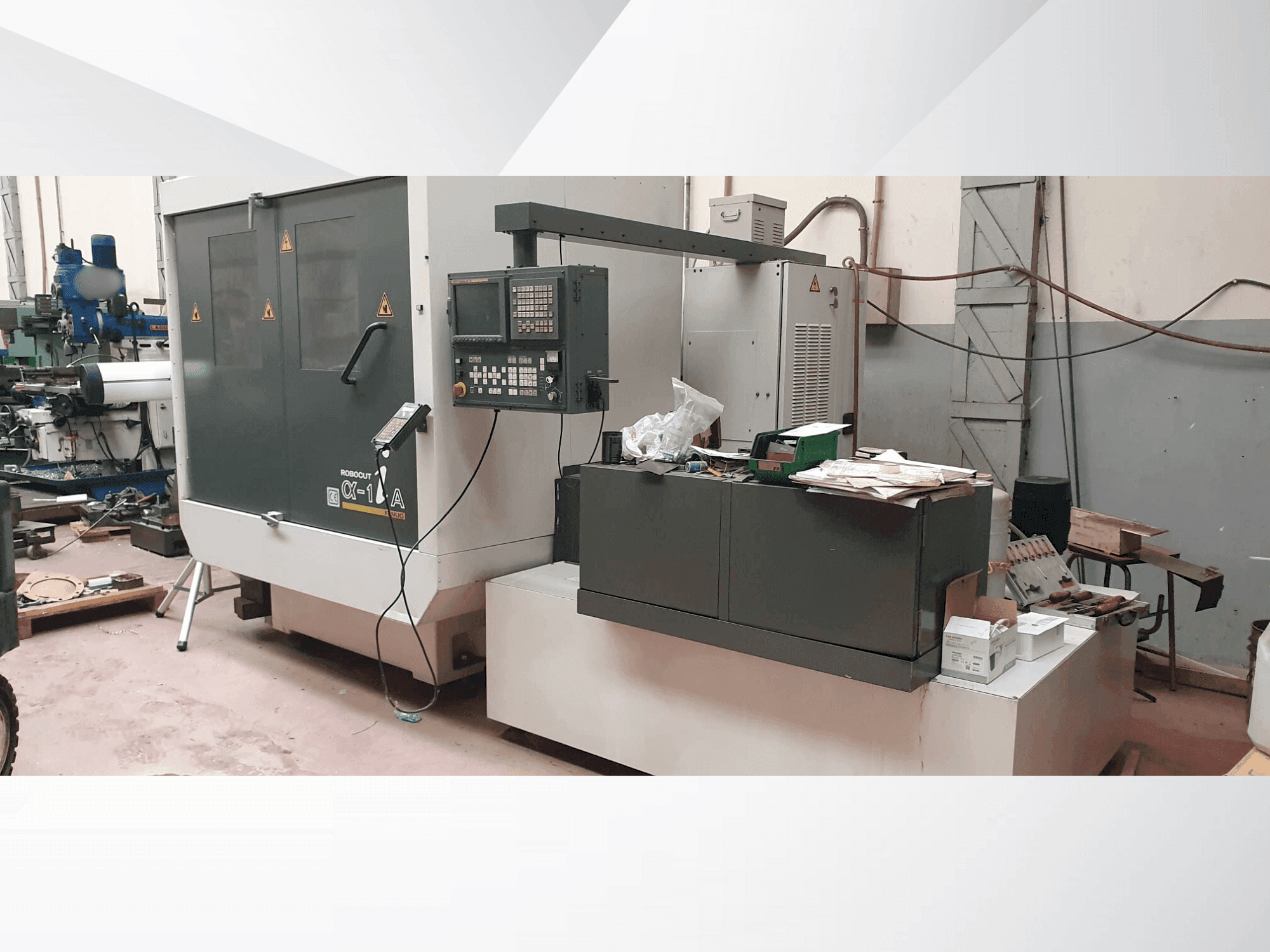 Vue de face de la machine FANUC Aplha-1iA