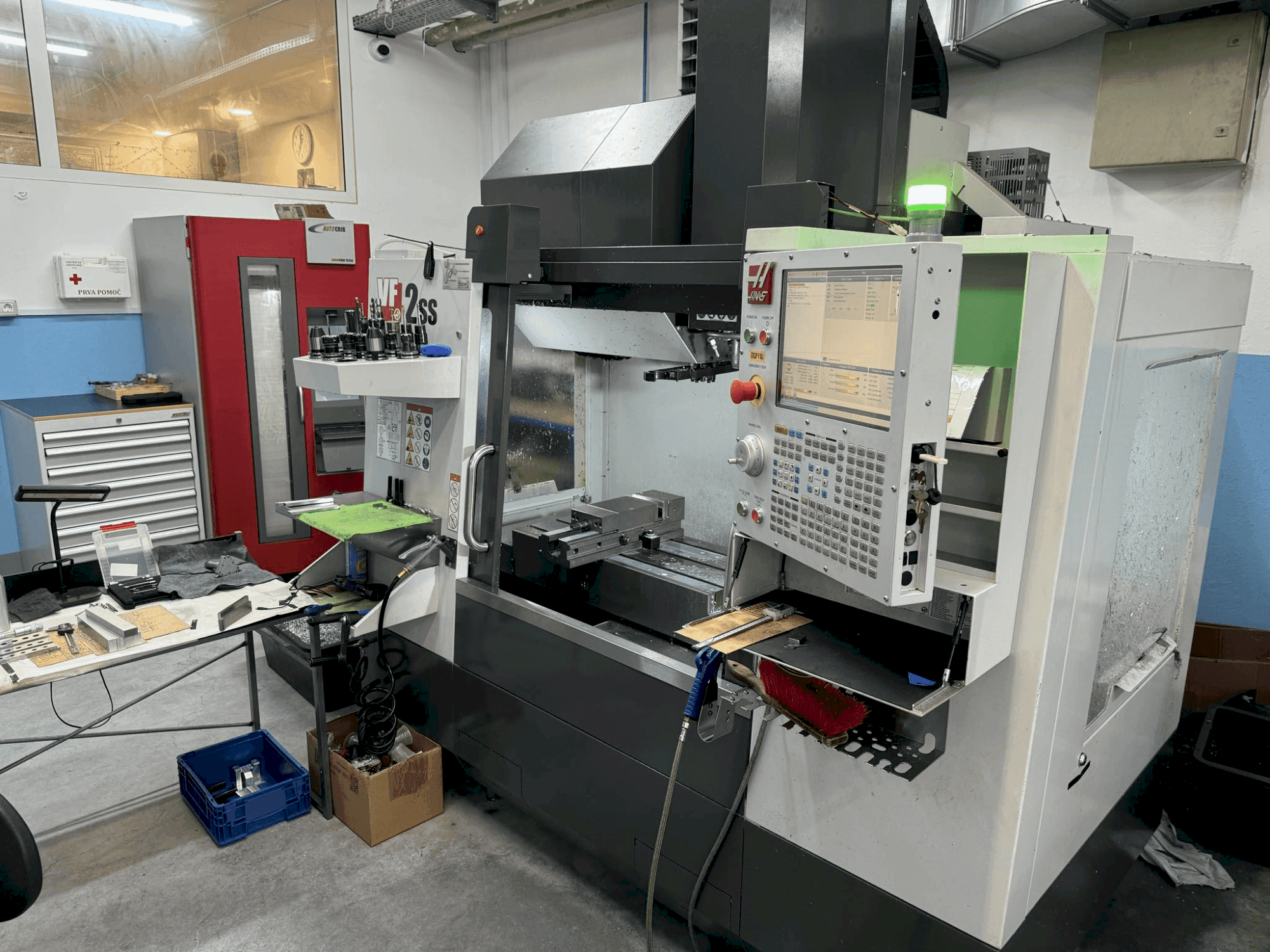 Vue de face de la machine HAAS VF-2SS