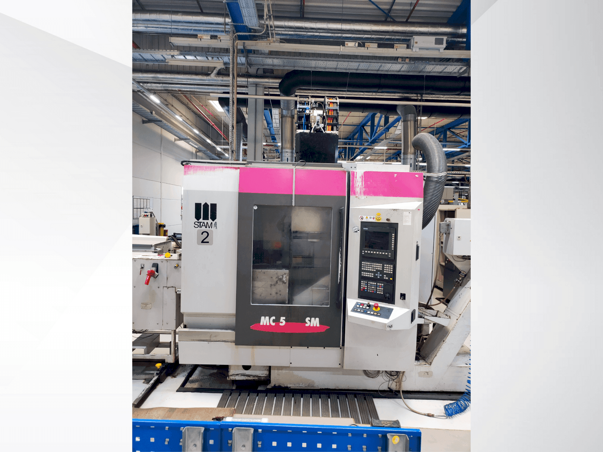 Vue de face de la machine STAMA MC 531/SINGLE