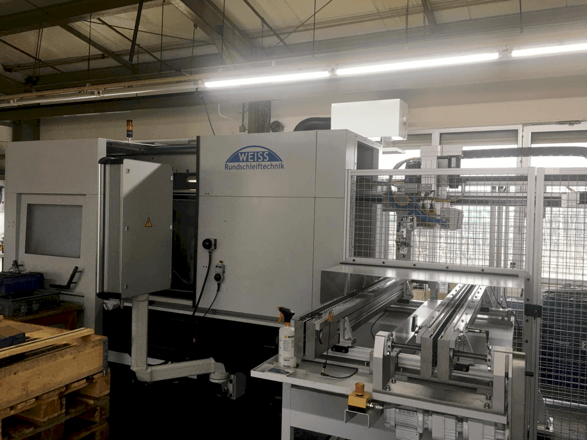 Vue de face de la machine WEISS Rundschleiftechnik K52