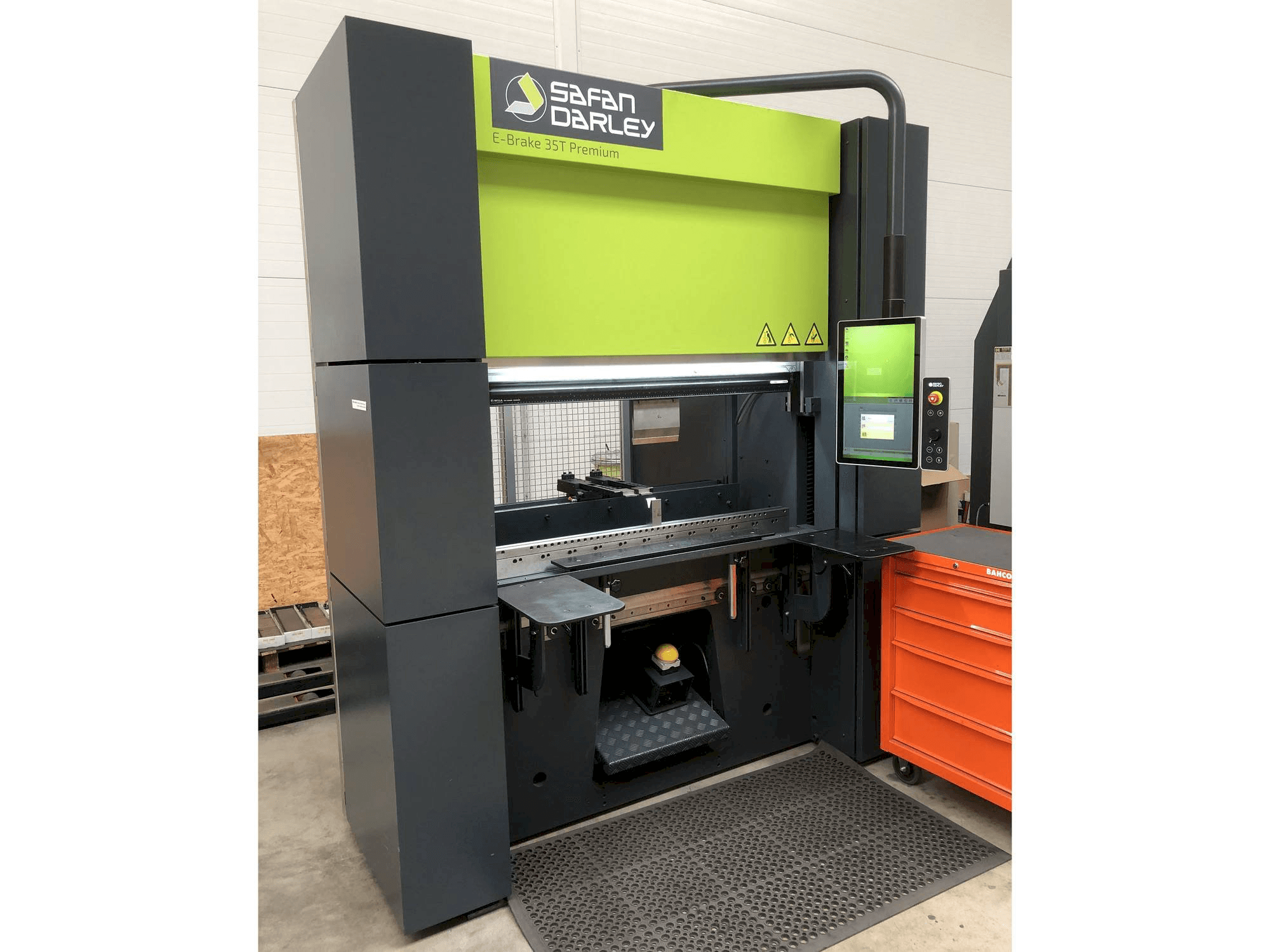 Vue de face de la machine Safan Darley E-Brake 35T Premium