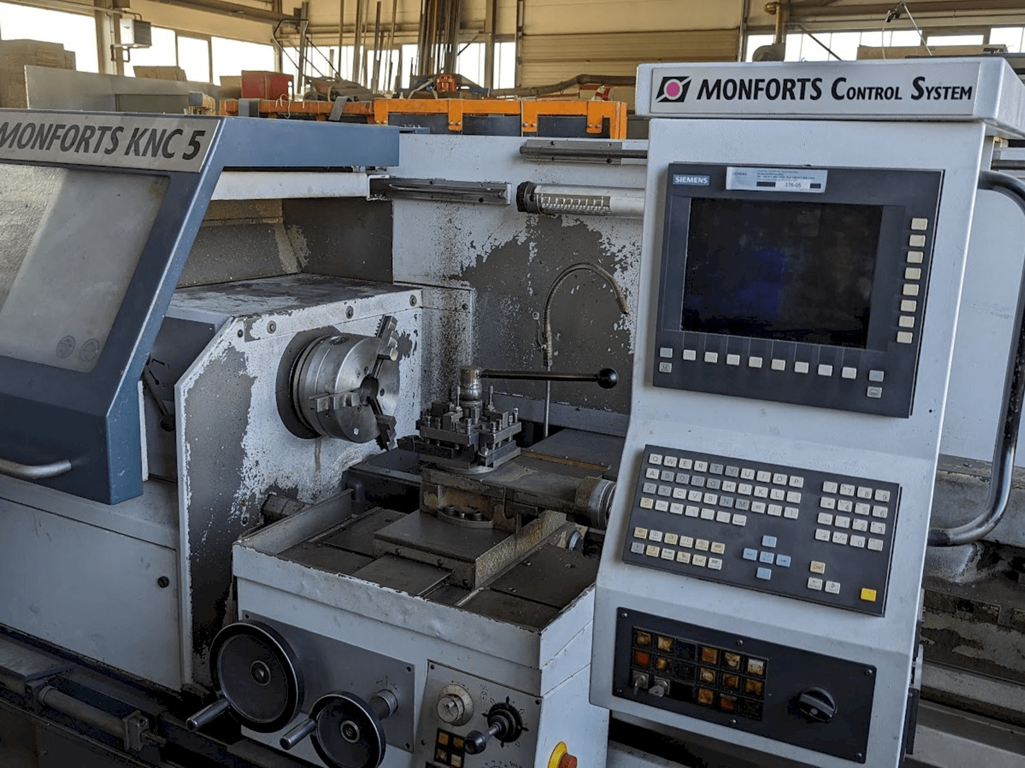 Vue de face de la machine Monforts KNC 5