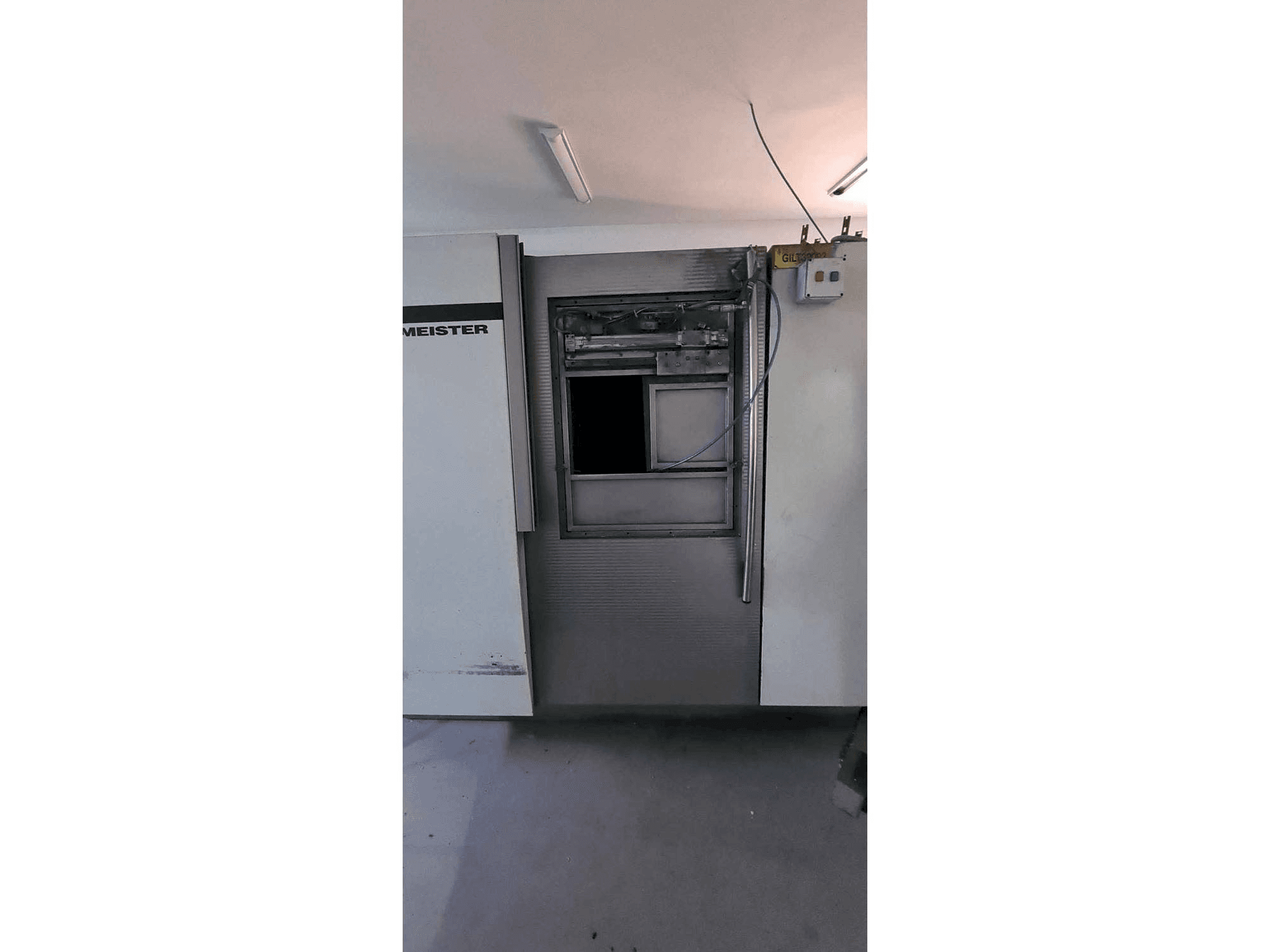 Vue de face de la machine Gildemeister TWIN 32