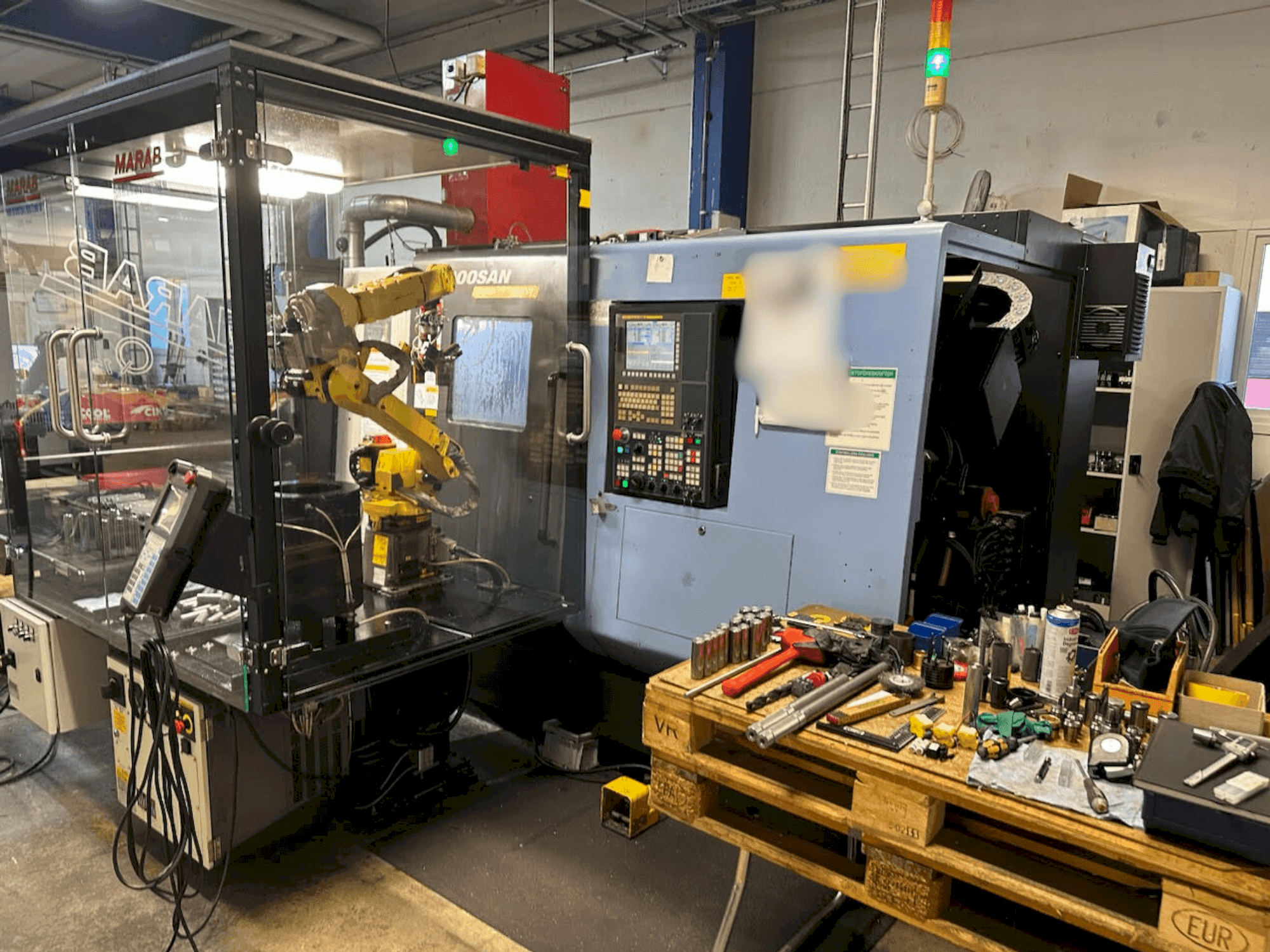 Vue de face de la machine DOOSAN PUMA TT 1800 SY