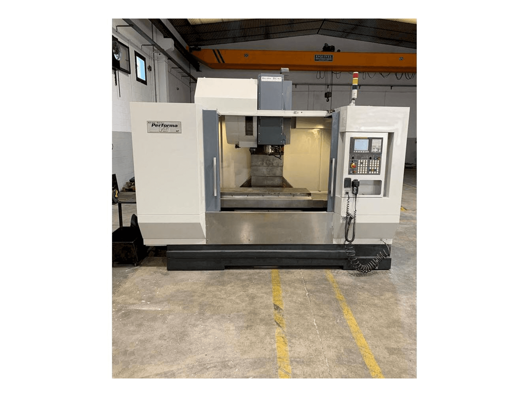 Vue de face de la machine Akira Seiki V5 XP