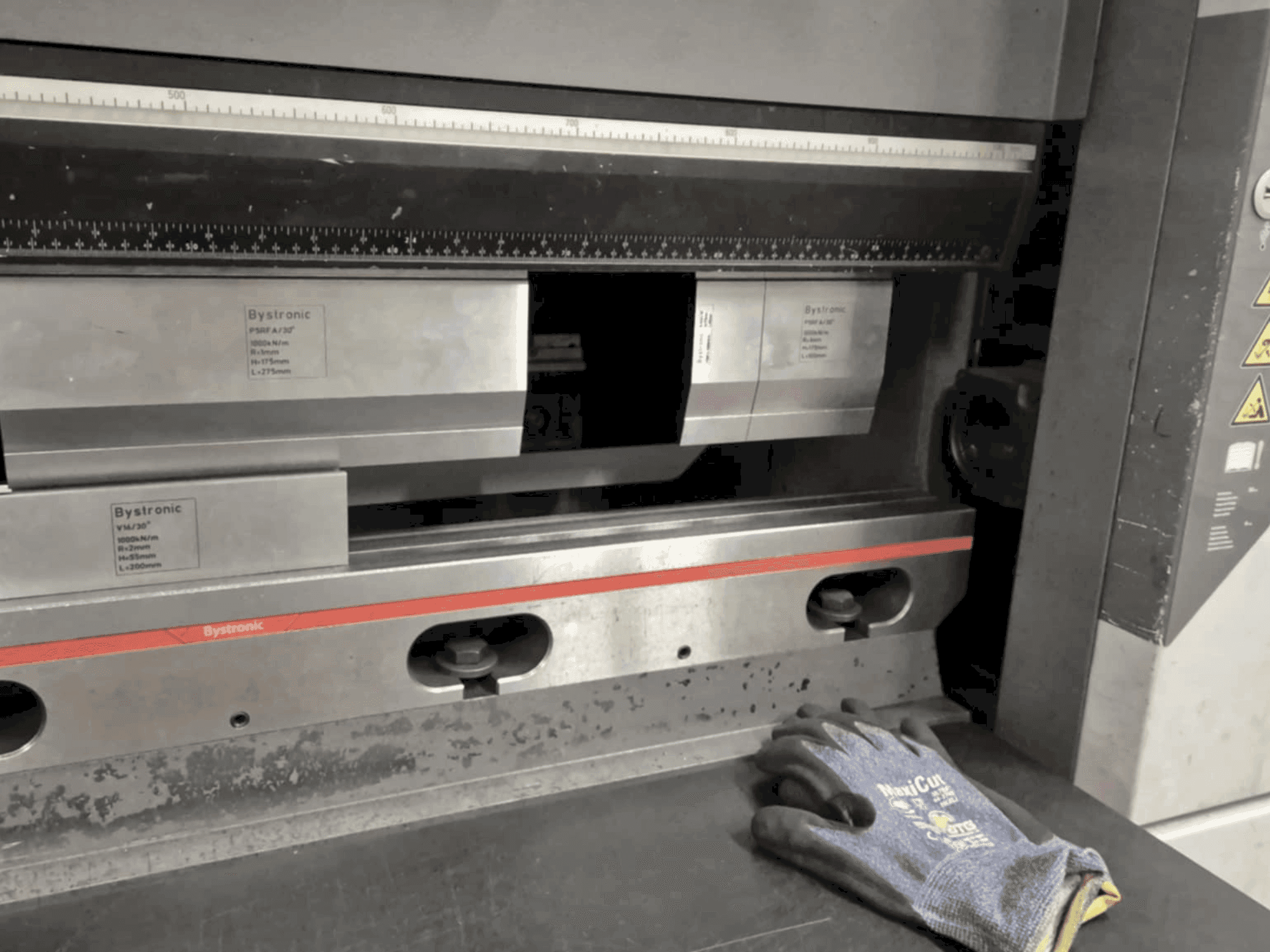 Vue de face de la machine Bystronic Xpert 40/1030