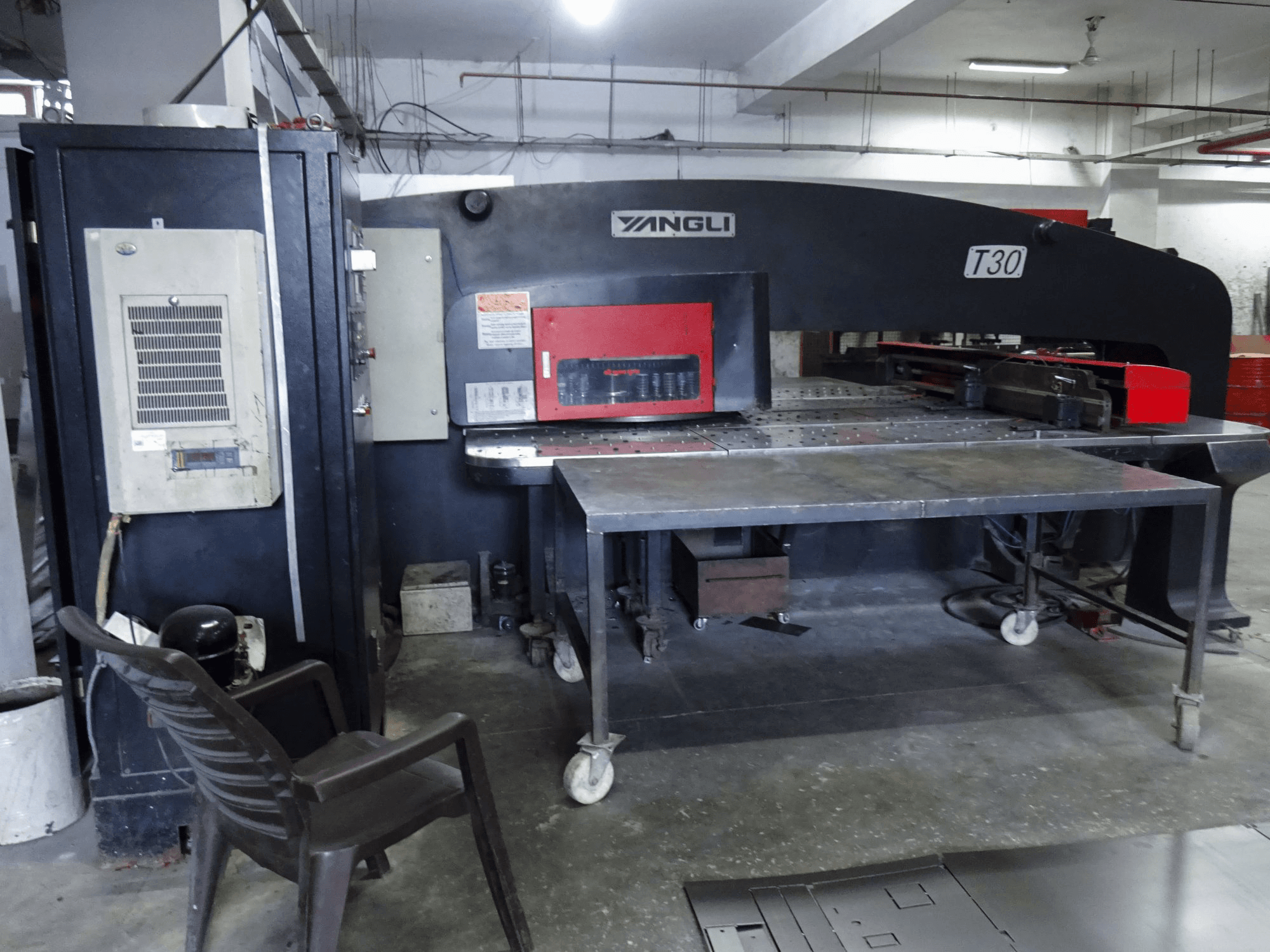 Left view of Yangli T30 Machine