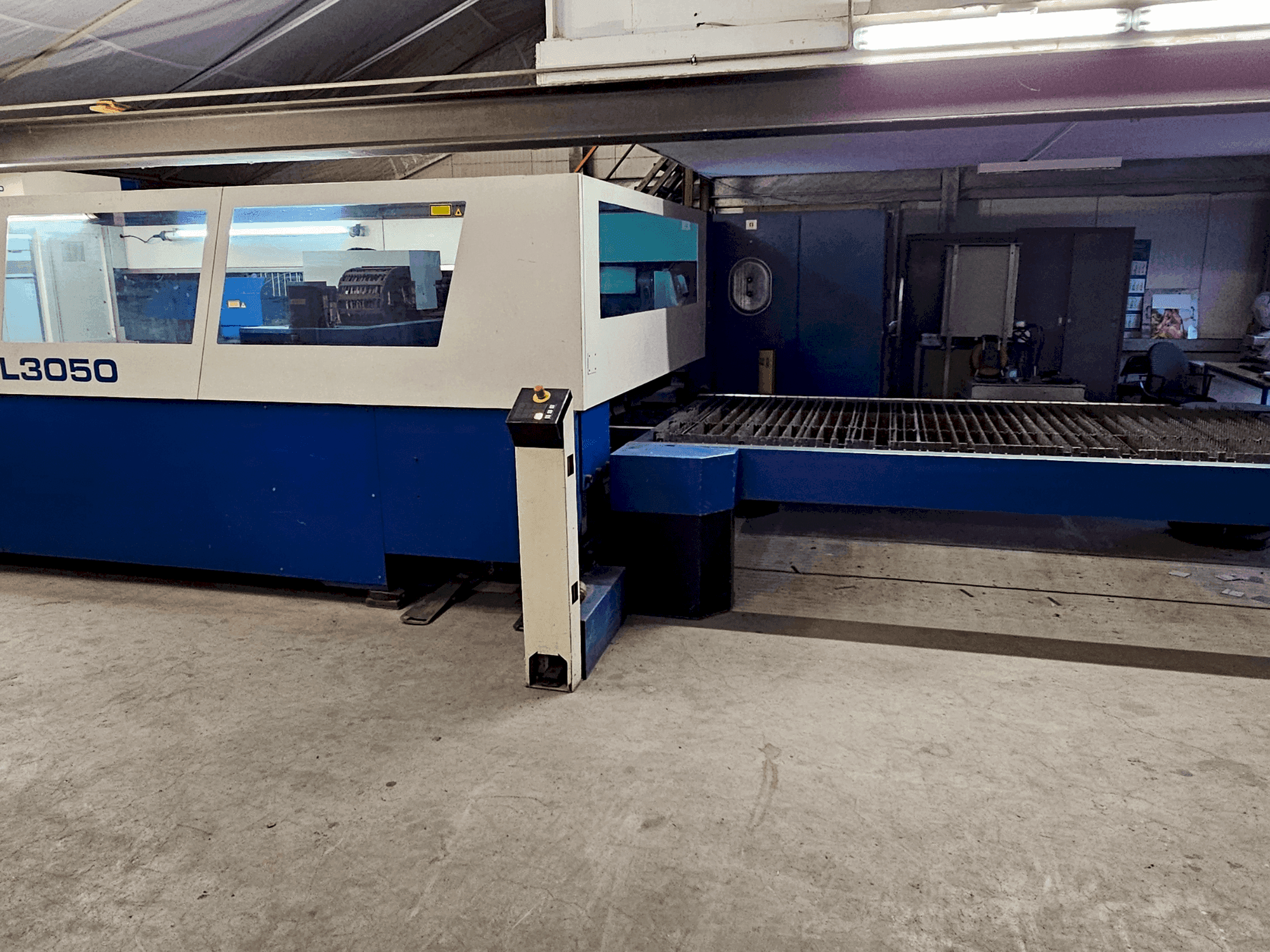 Vue de face de la machine TRUMPF L3050