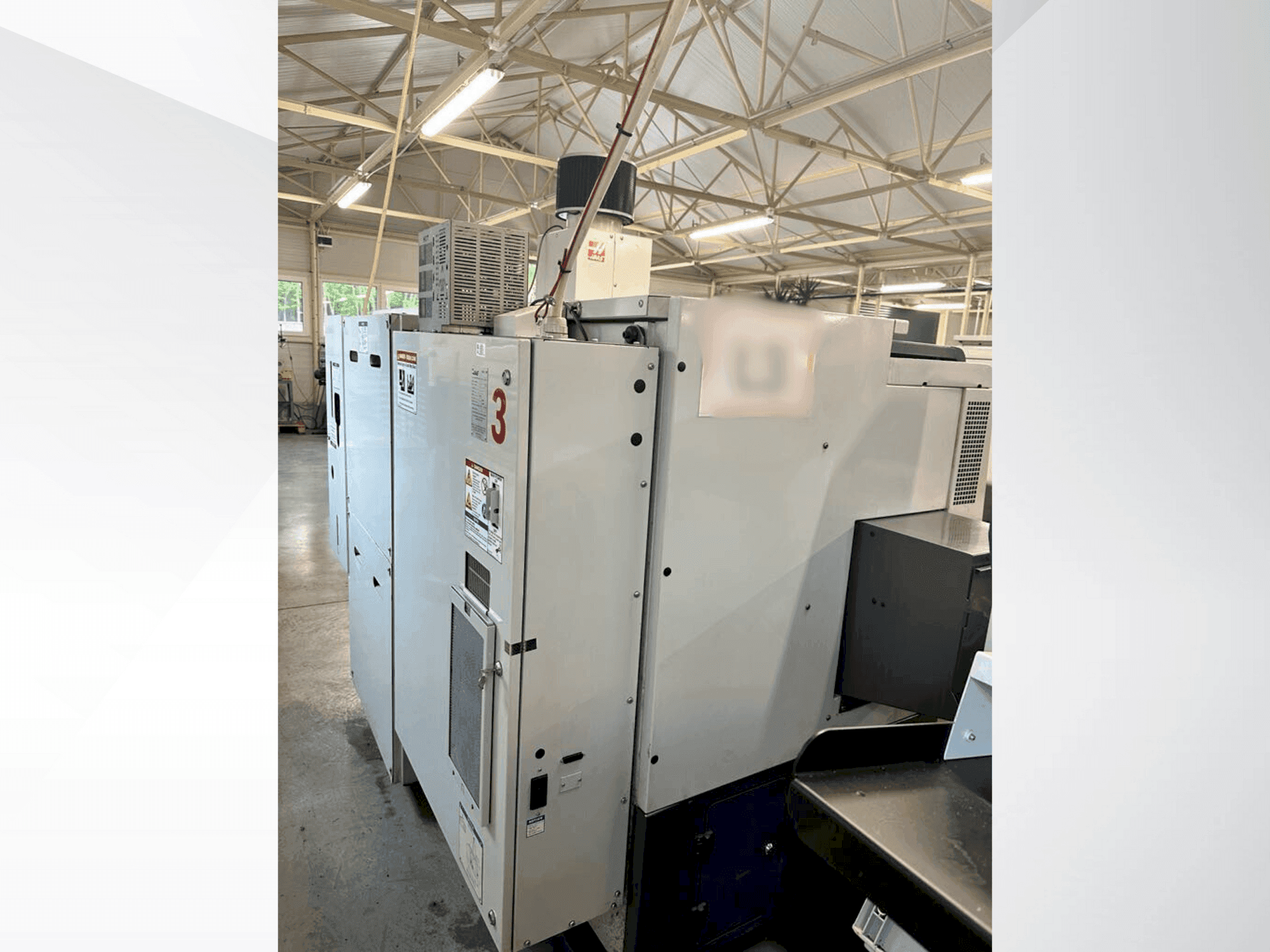 Vue de face de la machine HAAS ST-10