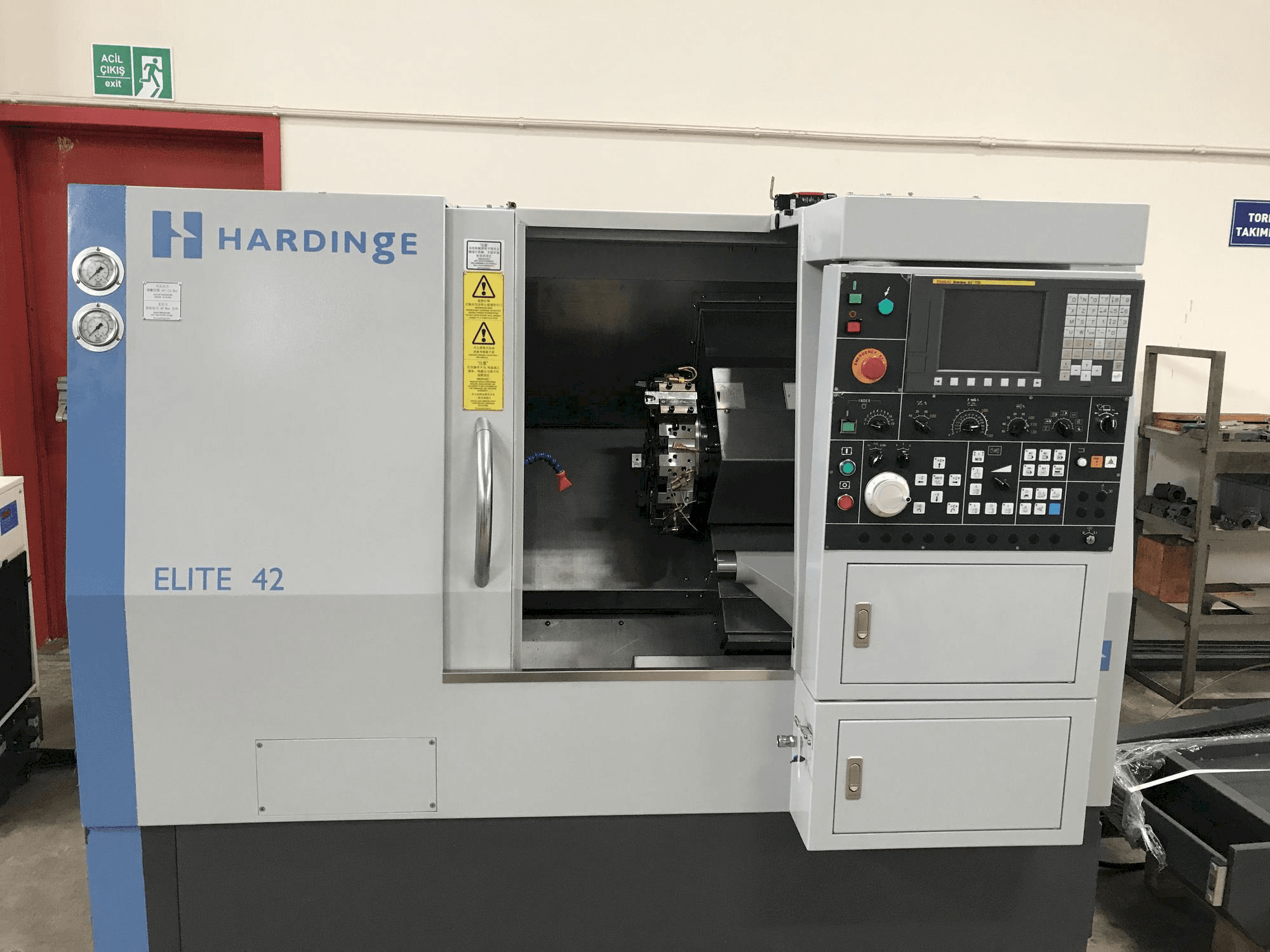 Front view of HARDINGE Elite 42 machine