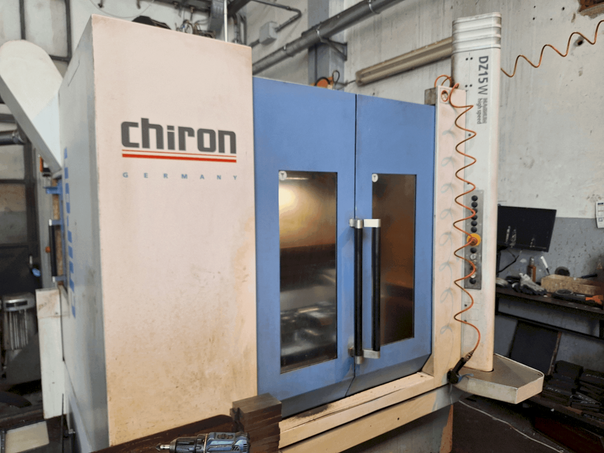 Vue de face de la machine CHIRON DZ15W Magnum