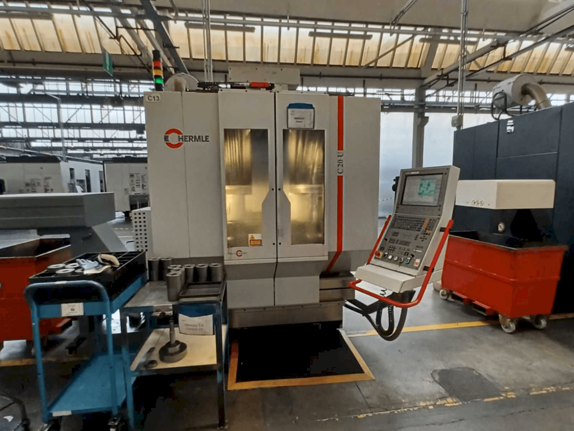 Vue de face de la machine HERMLE C20U