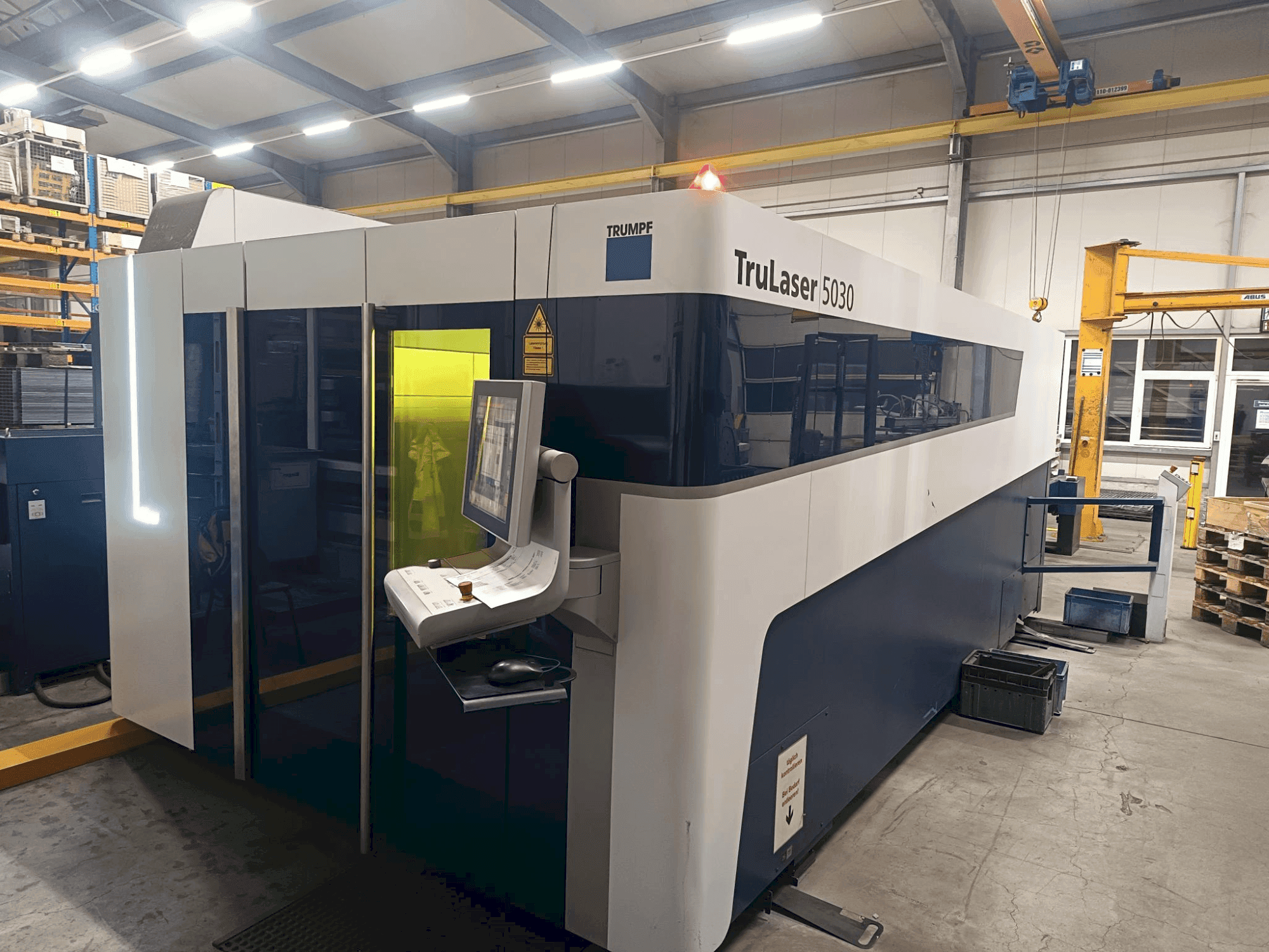 Vue de face de la machine TRUMPF Trulaser 5030 Fiber