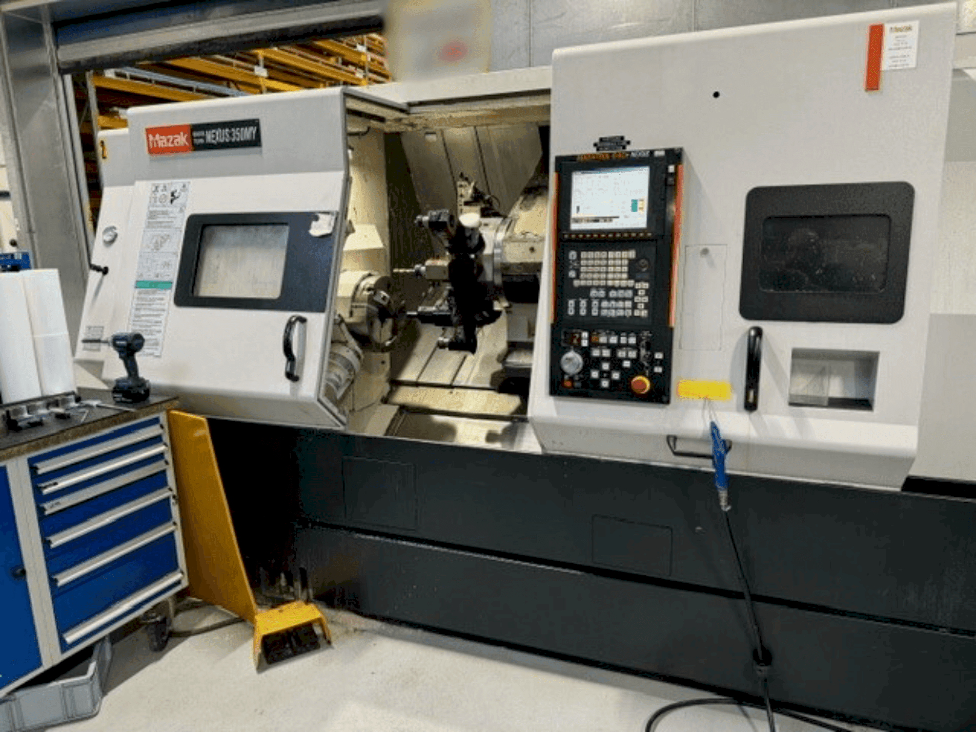 Vue de face de la machine Mazak QTN-350MY