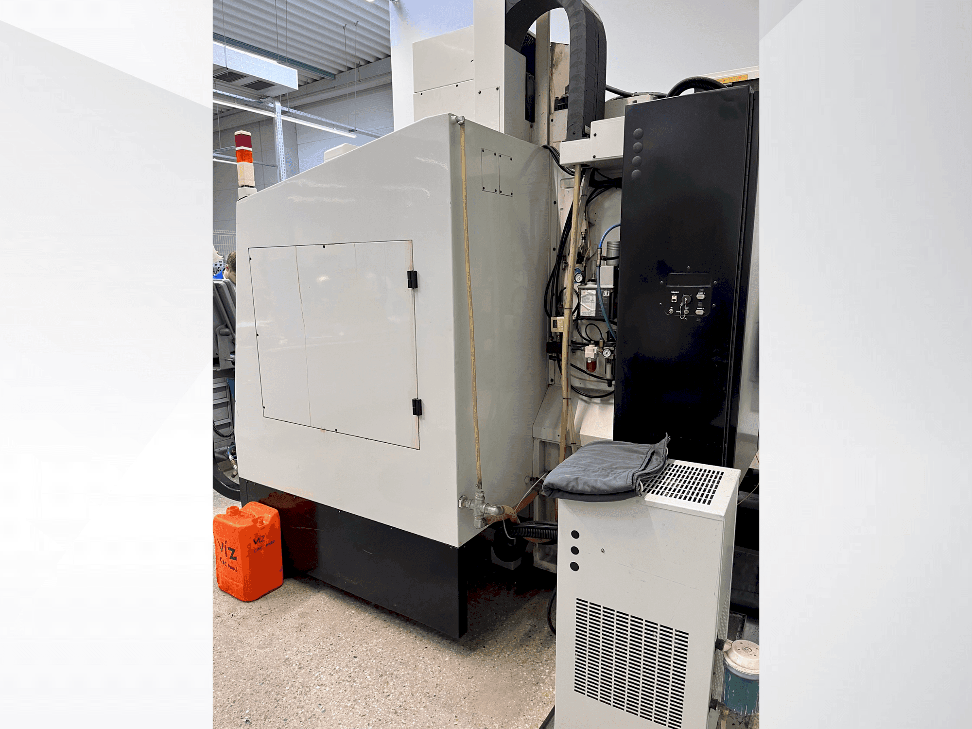 Vue de dos de la machine Hurco VMX24S