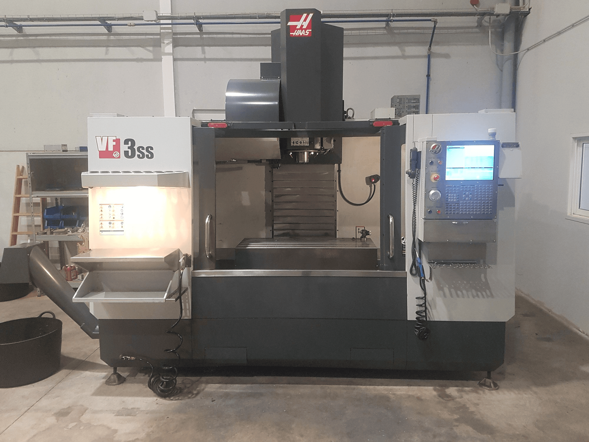 Front view of HAAS VF- 3SS machine