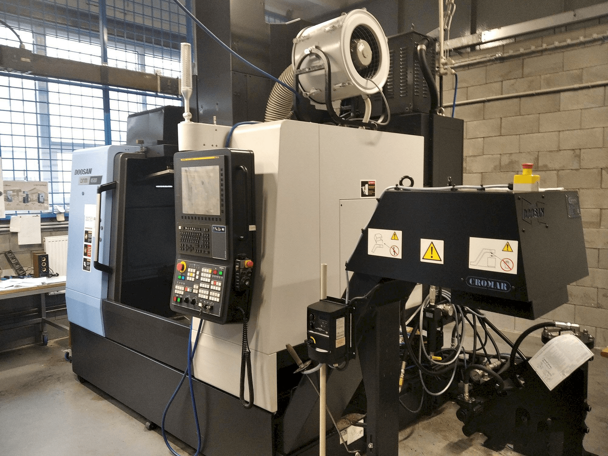 Vue de face de la machine DOOSAN DNM 4500