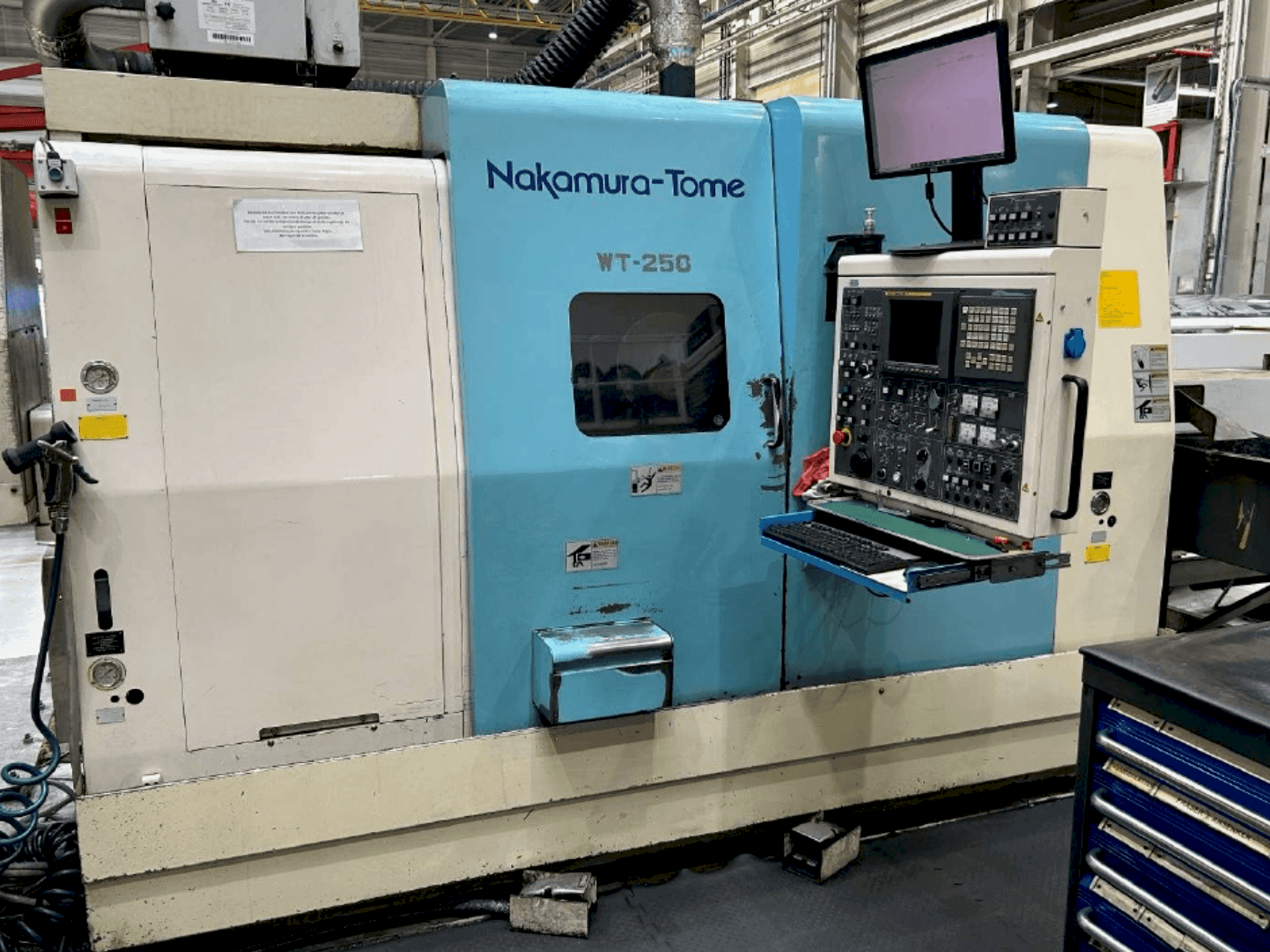 Vue de face de la machine NAKAMURA-TOME WT 250