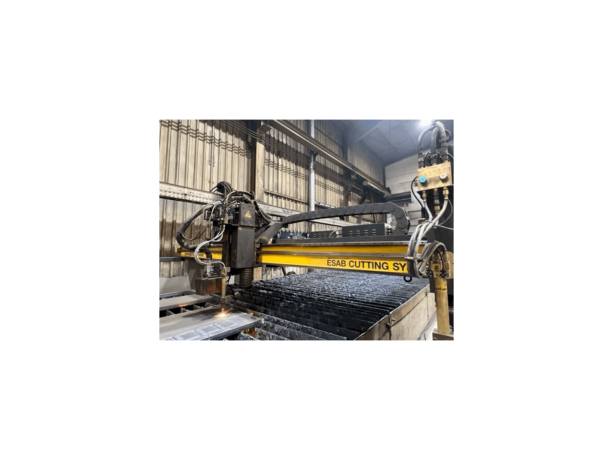 Vue de face de la machine ESAB SXE-P14500 SUPRAREX