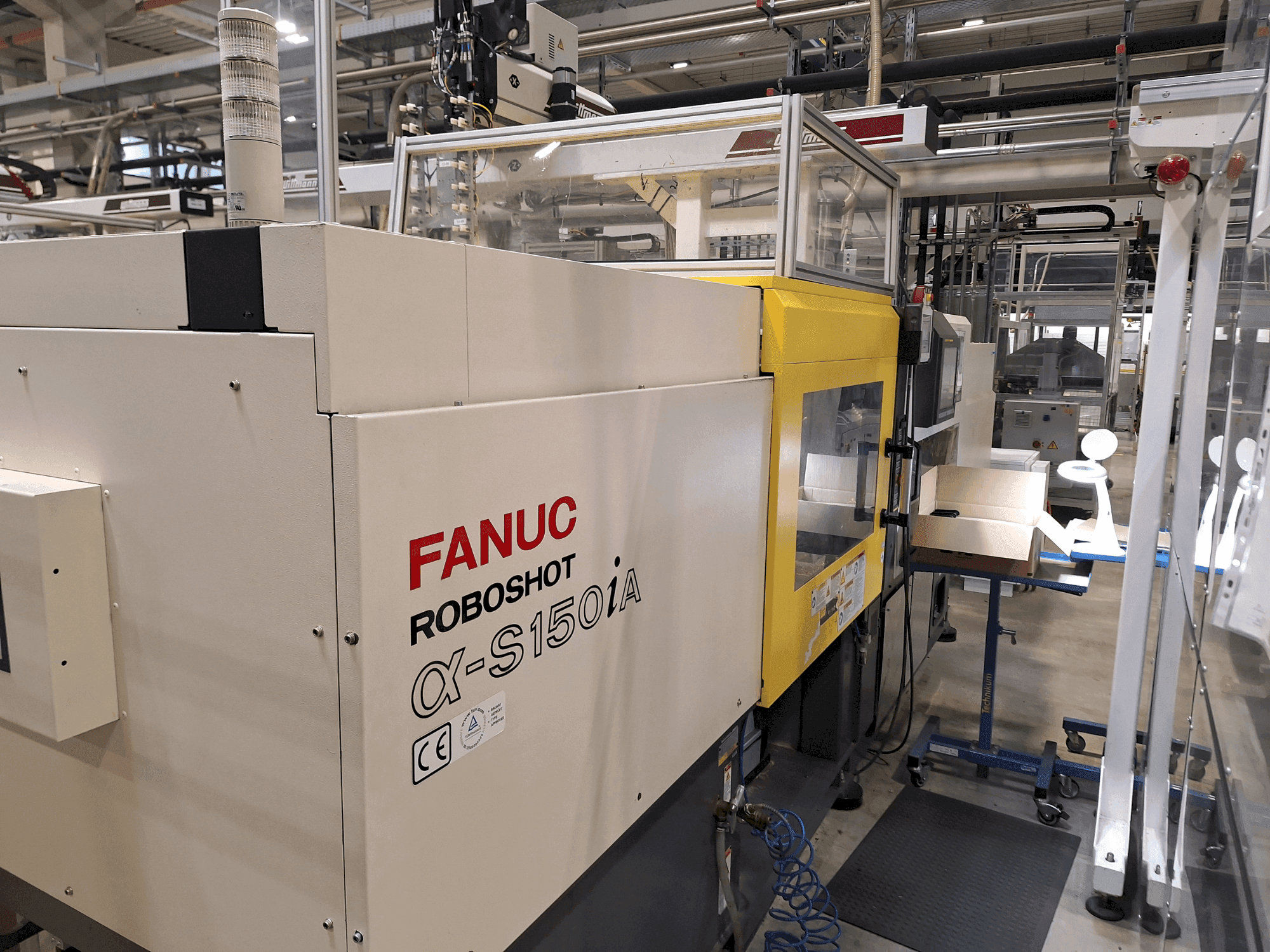 Vue de face de la machine FANUC Roboshot S150iA
