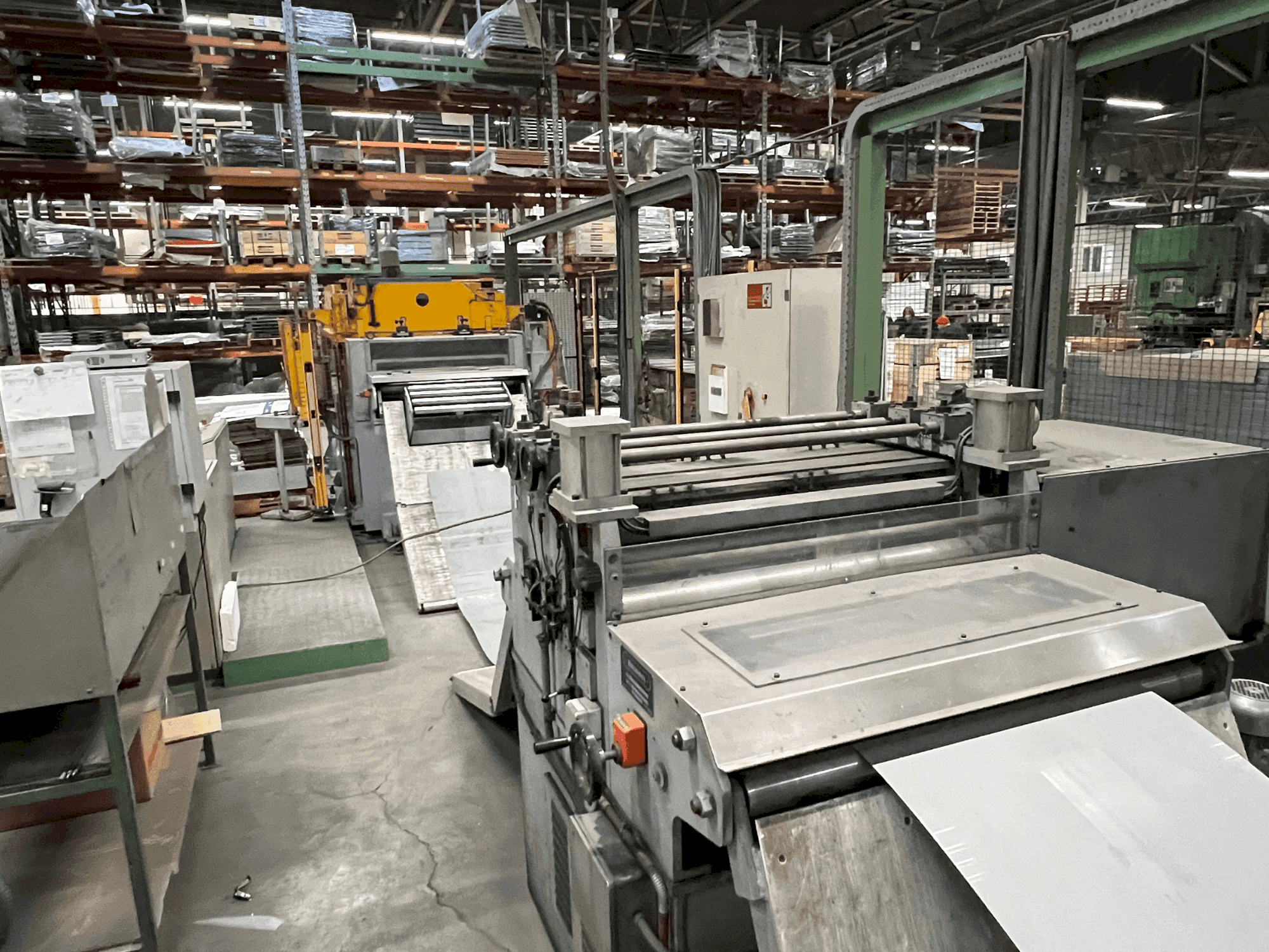 Vue de face de la machine MECASTEEL Coil Press Feeding Line