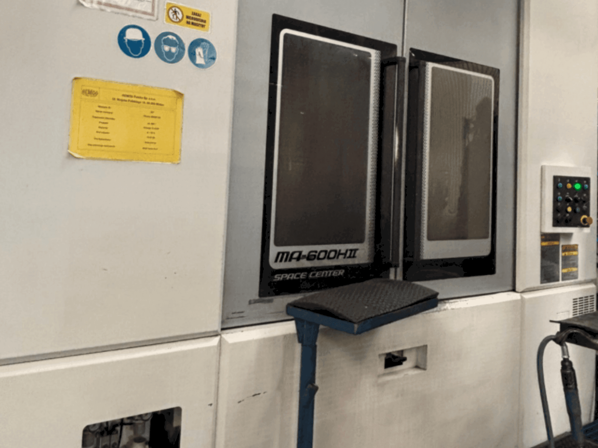 Vue de face de la machine Okuma MA 600H II