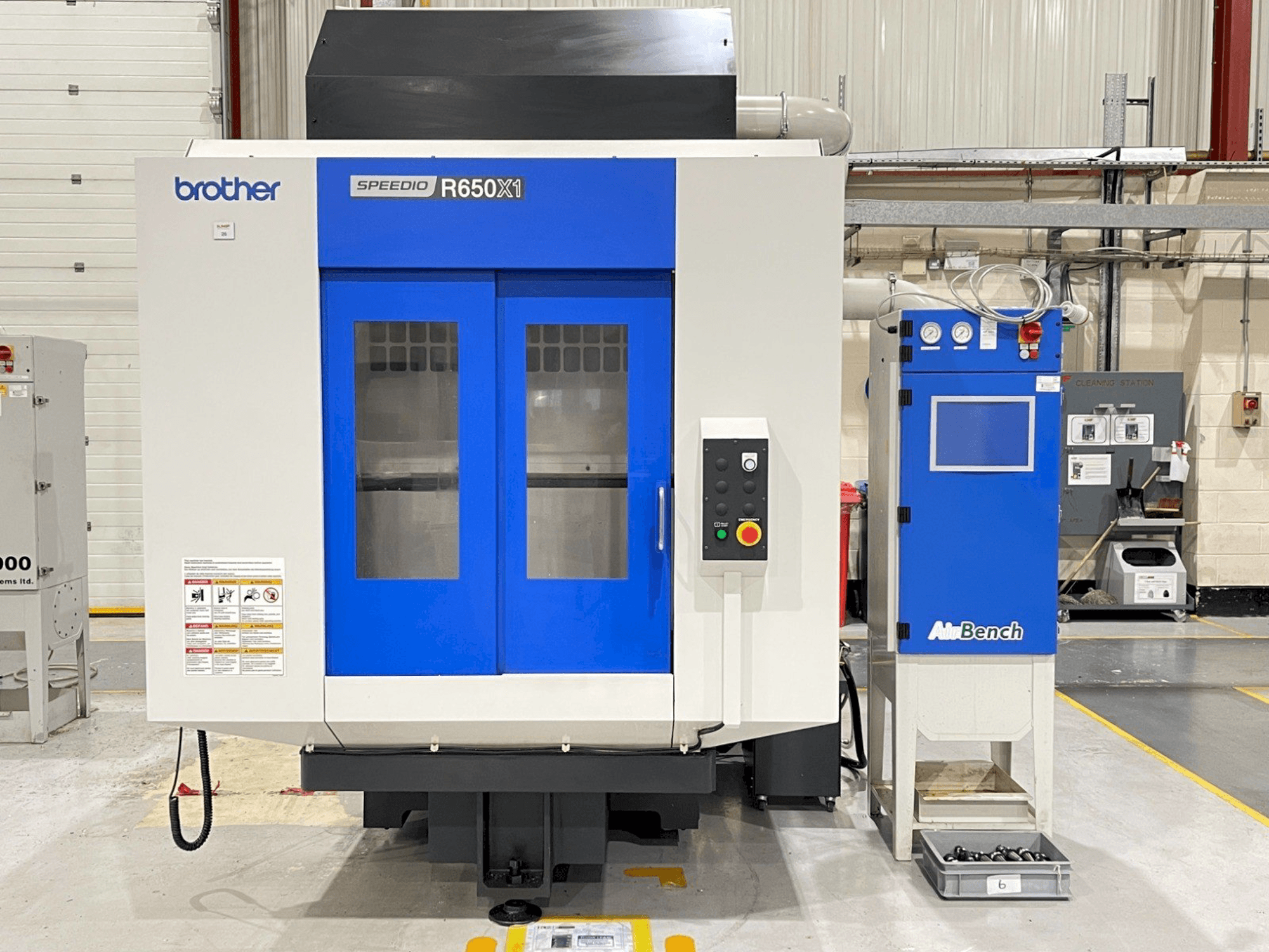 Vue de face de la machine Brother SPEEDIO R650X1