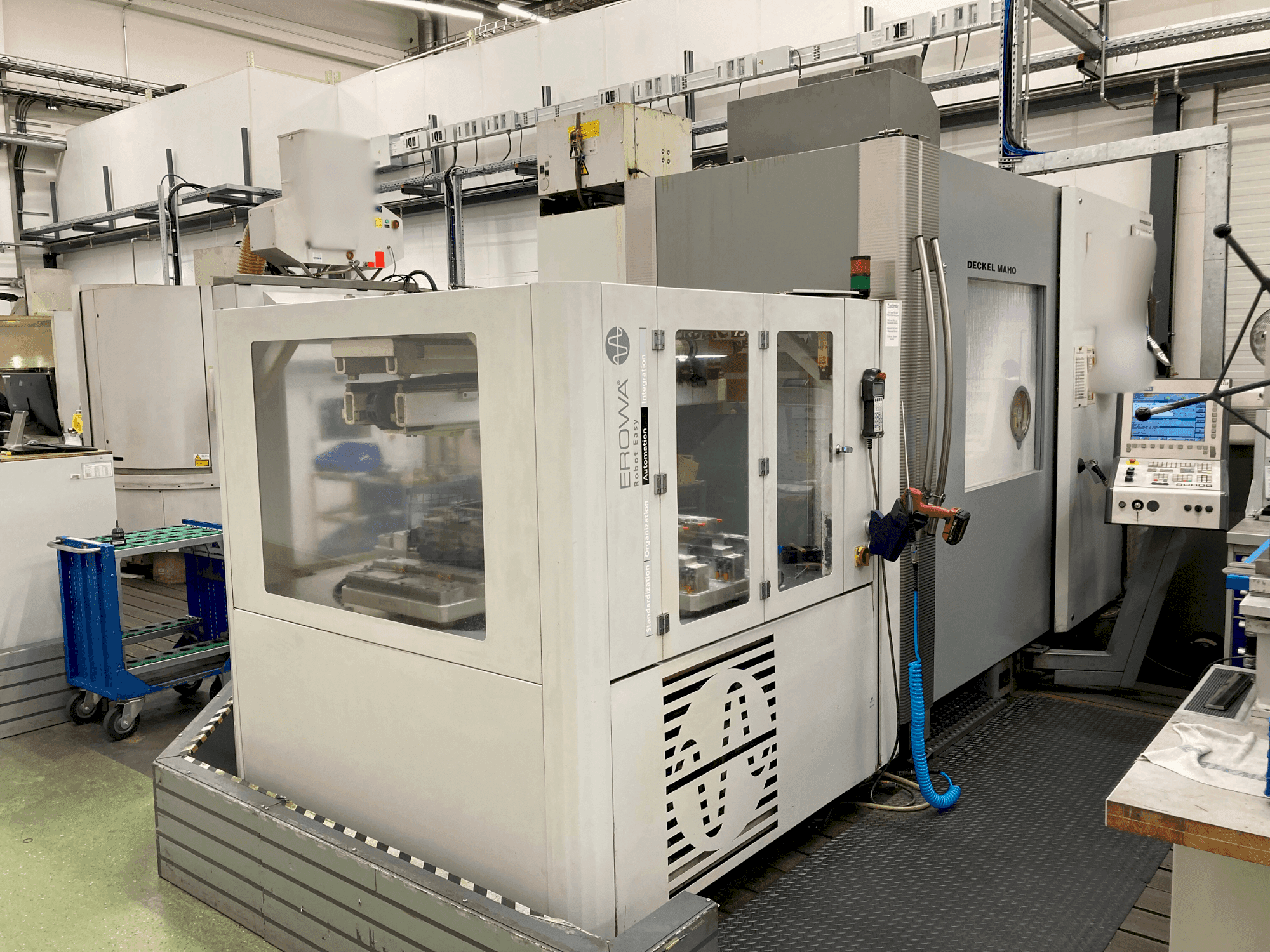 Vue de face de la machine DECKEL DMC 75V linear