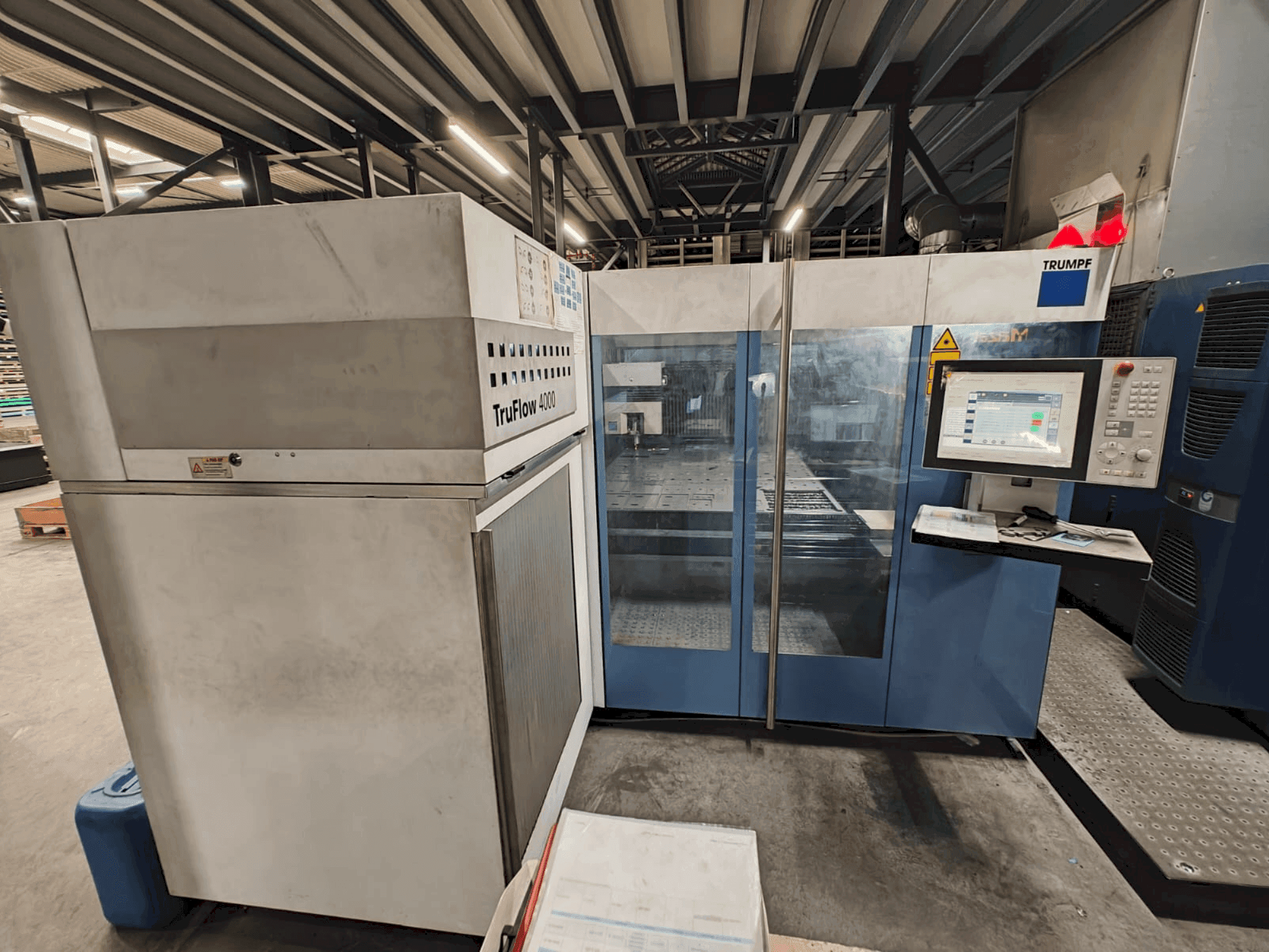 Vue de face de la machine TRUMPF TruLaser 3030