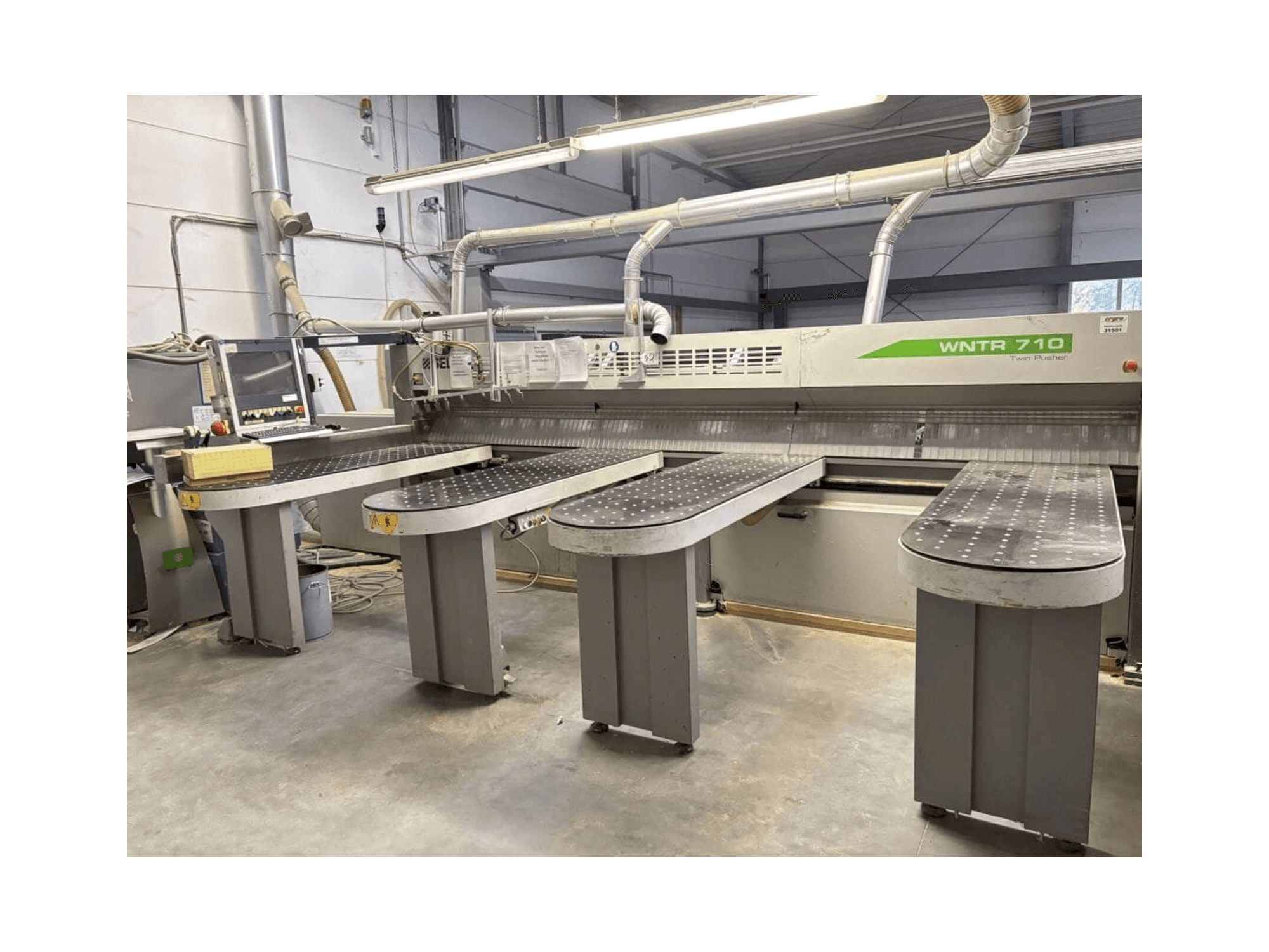 Vue de face de la machine SELCO WNTR 710