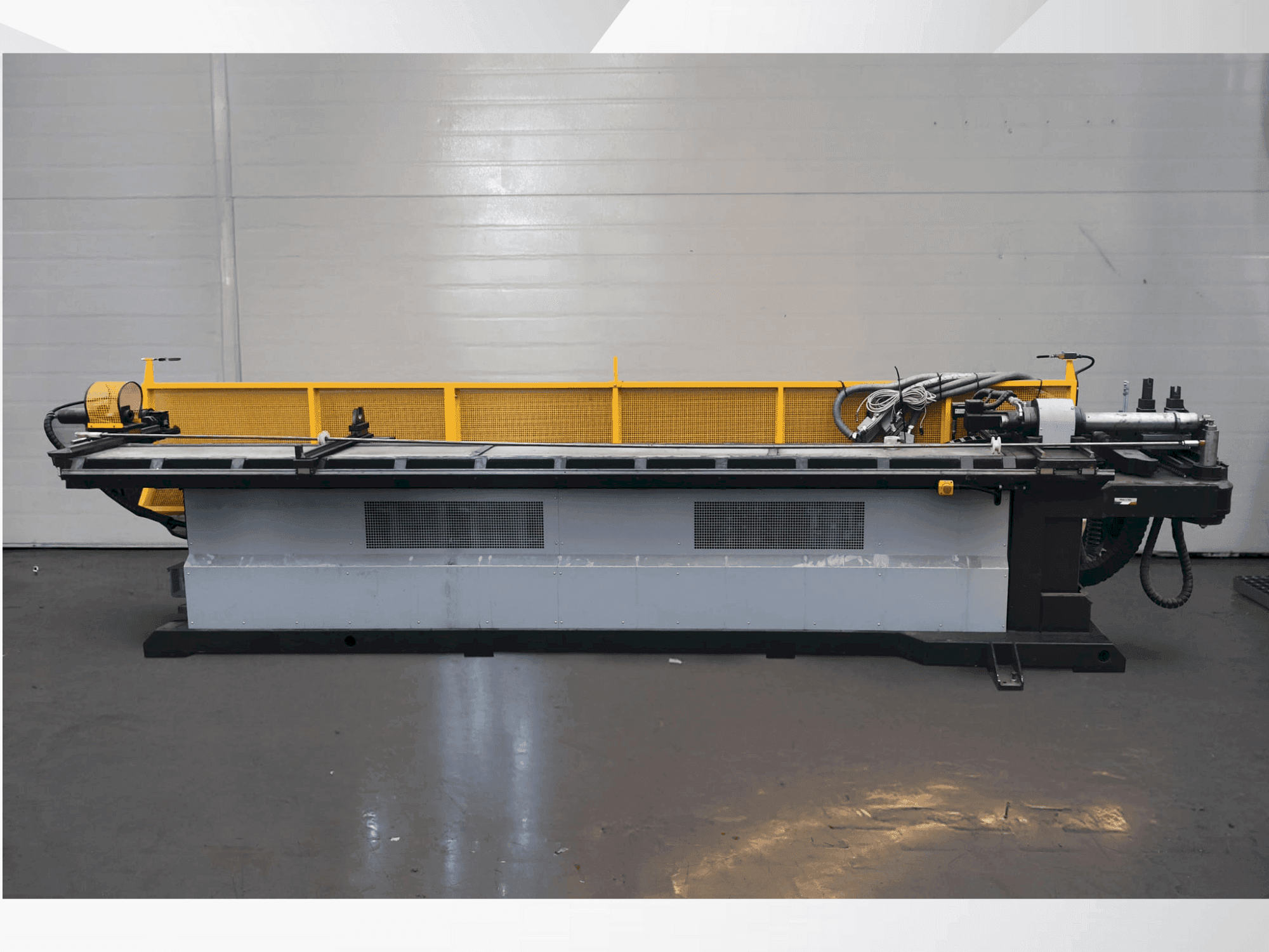 Vue de face de la machine MACRI Provar 6-45 U-D