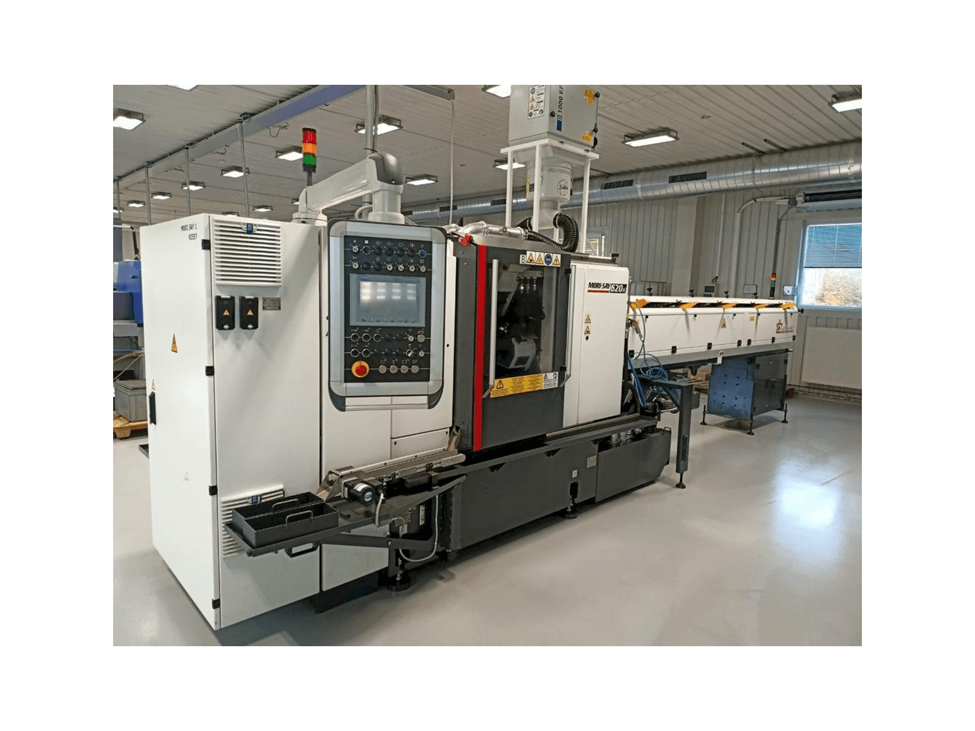 Vue de face de la machine MORI SAY 620 AC