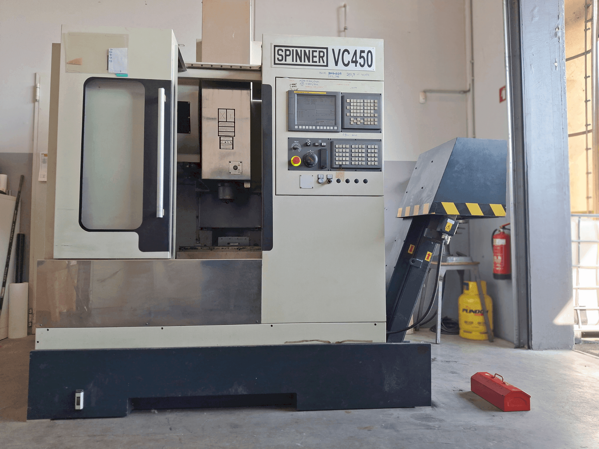 Vue de face de la machine SPINNER VC 450