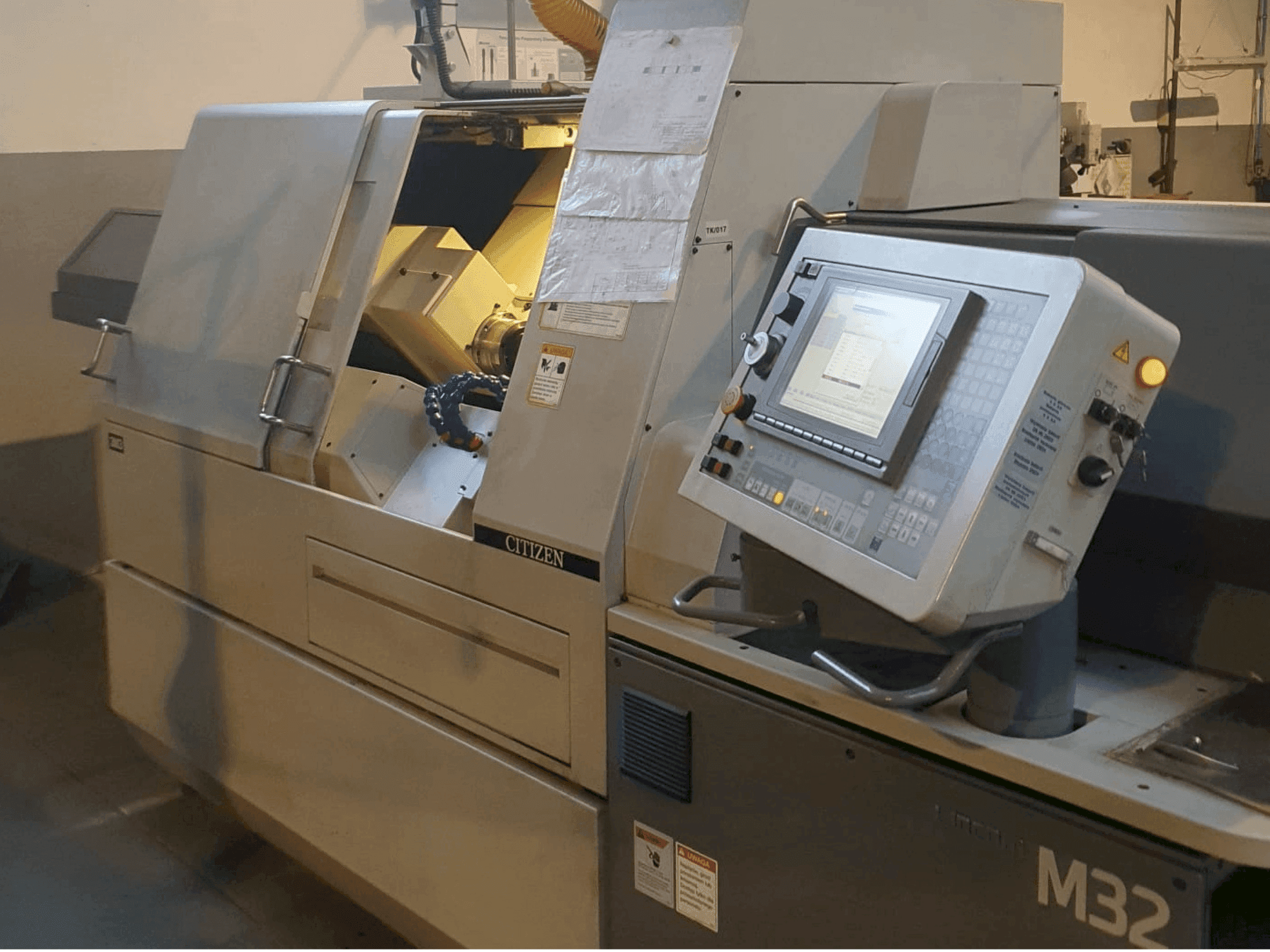 Vue de face de la machine Citizen M32 III