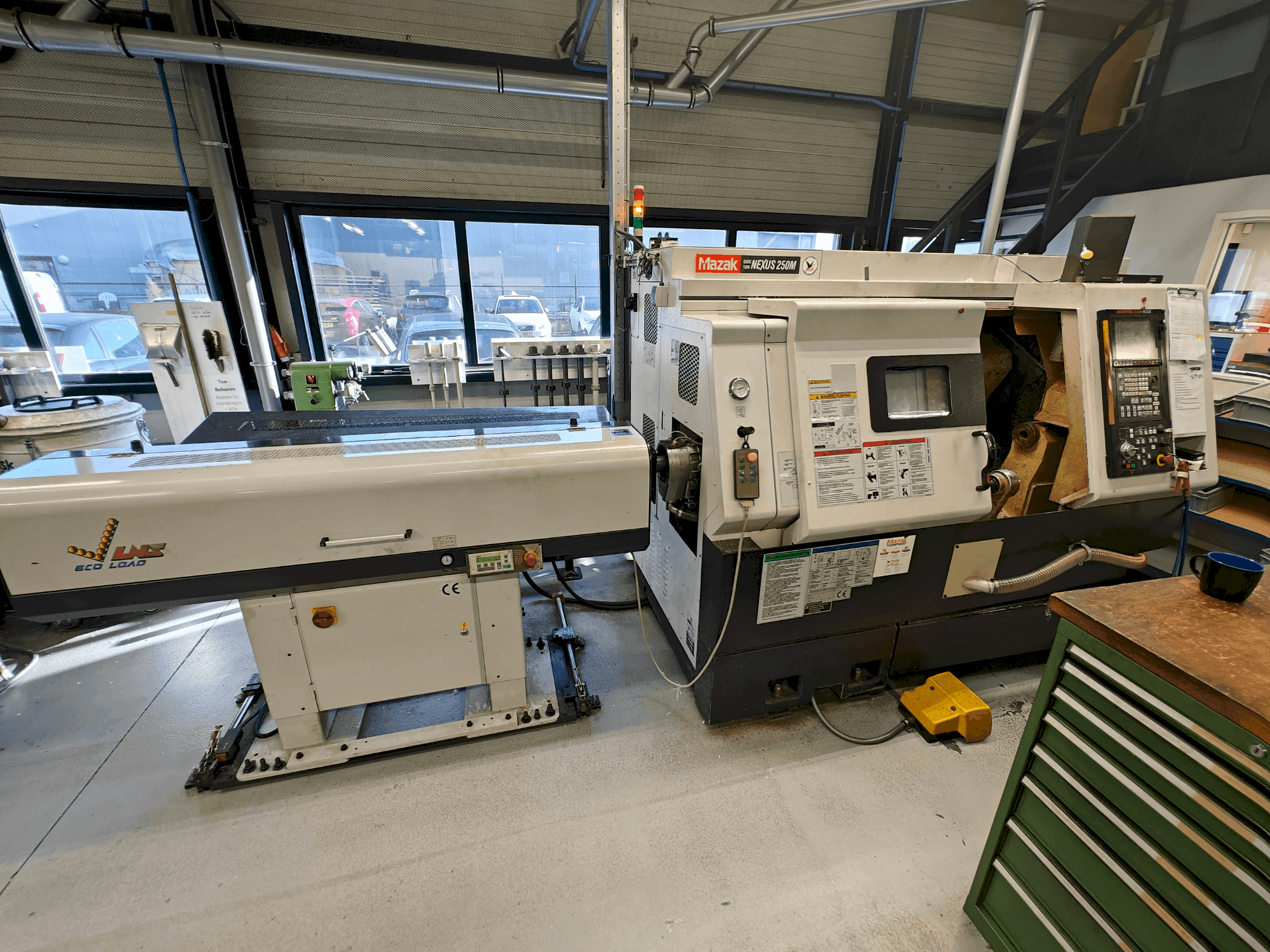 Vue de face de la machine Mazak Quick Turn Nexus 250M